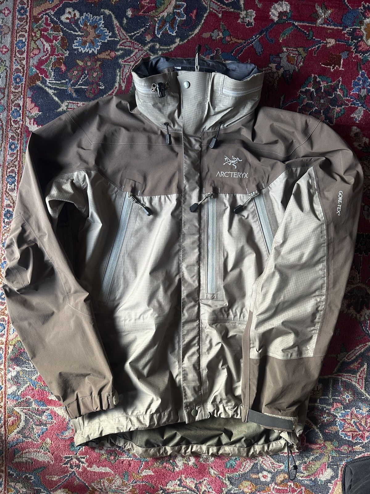vintage arc’teryx theta lt size large Vintage Arc'teryx Gore-Tex Jacket Mens Size M Theta LT Moss