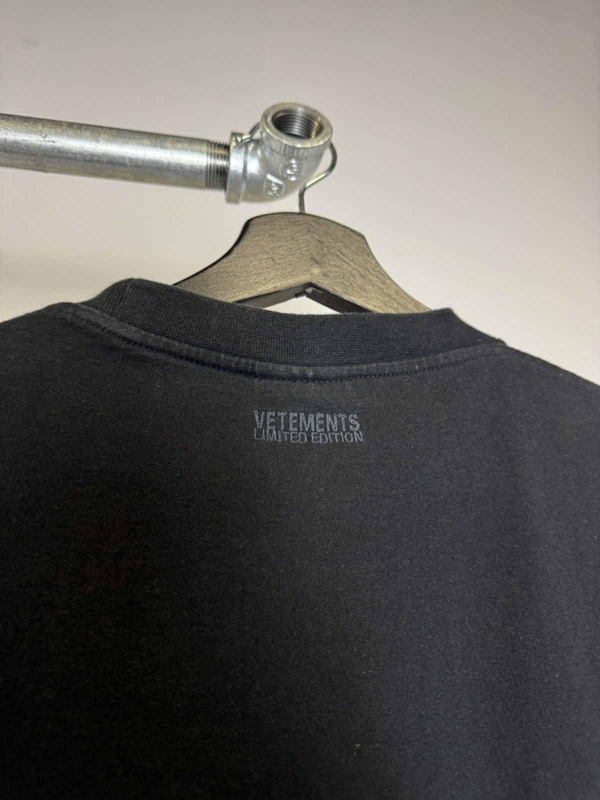 Vetements Vetement “think differently” tee Size US S / EU 44-46 / 1 - 3 Thumbnail