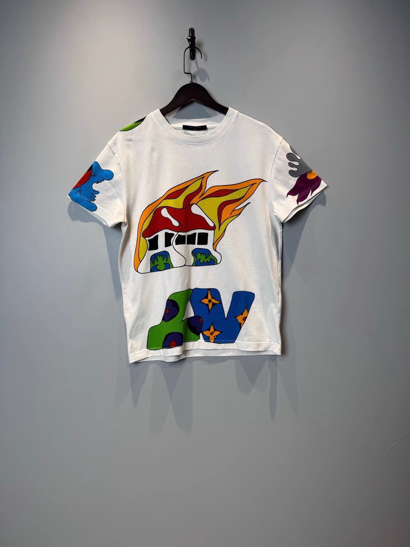 Louis Vuitton Louis Vuitton Graffiti Logo Crewneck Tee K36 Size US XS / EU 42 / 0 - 1 Thumbnail