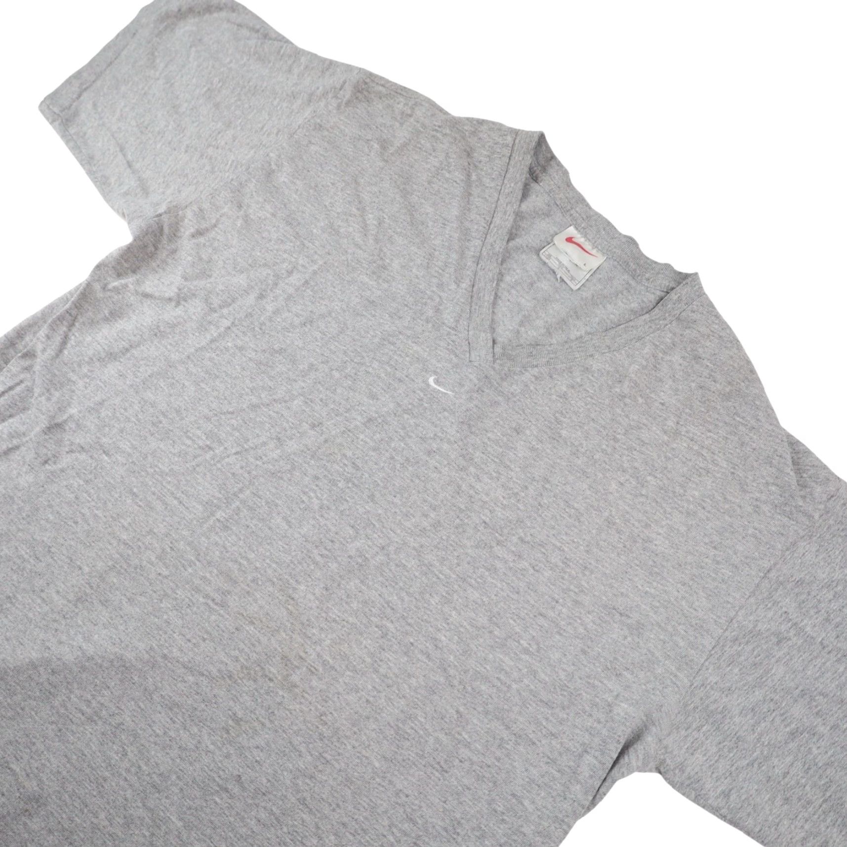 Nike VINTAGE Nike Mens Large Mini Swoosh V Neck T Shirt Gray Shirt Mens Large Gray 90s Size US L / EU 52-54 / 3 - 2 Thumbnail