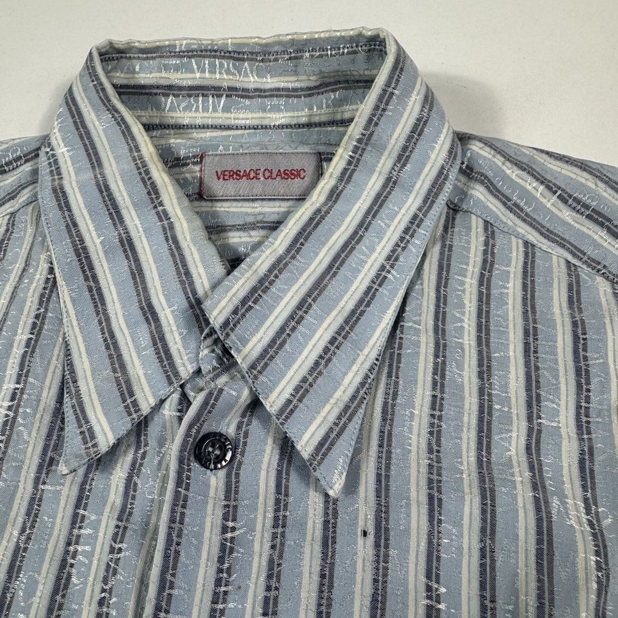 Versace vintage 90s versace monogrammed shirt very rare Size US S / EU 44-46 / 1 - 4 Thumbnail