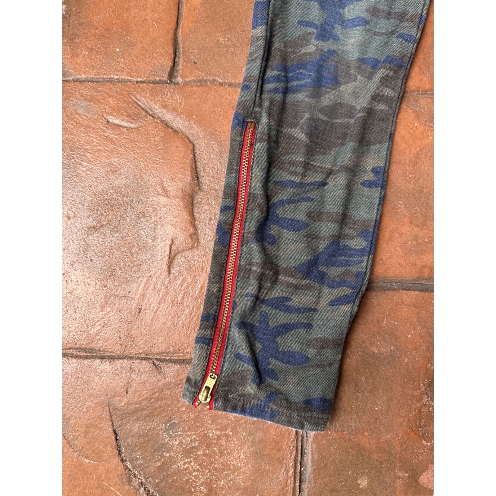 Vintage Etienne Marcel Camo Skinny Jeans Women's 24x27.5 Ankle Zipper Denim Slim 24 Camo Size 42" / US 20 - 7 Thumbnail
