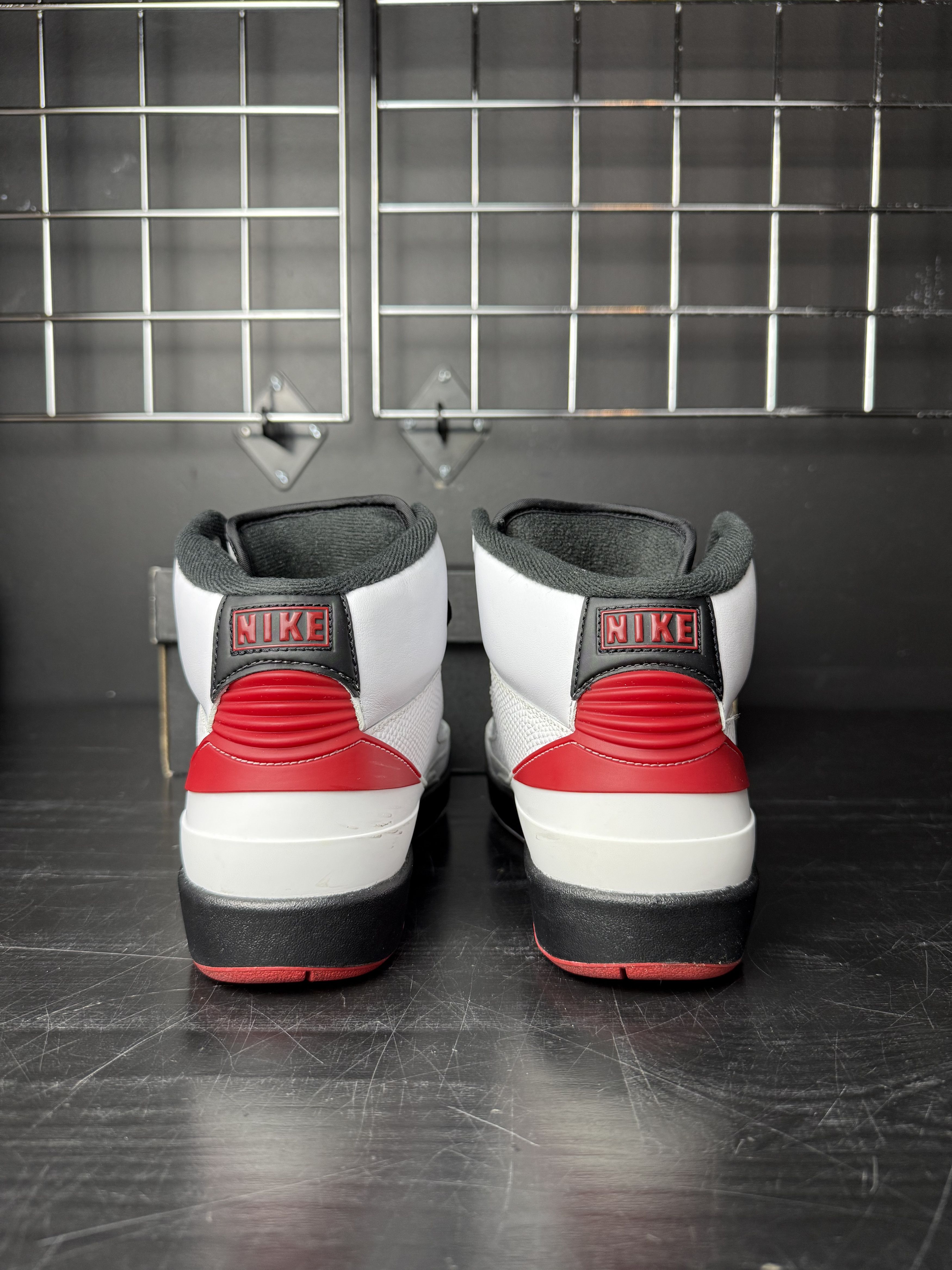 Jordan Brand Air Jordan 2 Retro OG "Chicago" (2022) (GS) **PRE-OWNED** Size US 7 / EU 40 - 3 Thumbnail