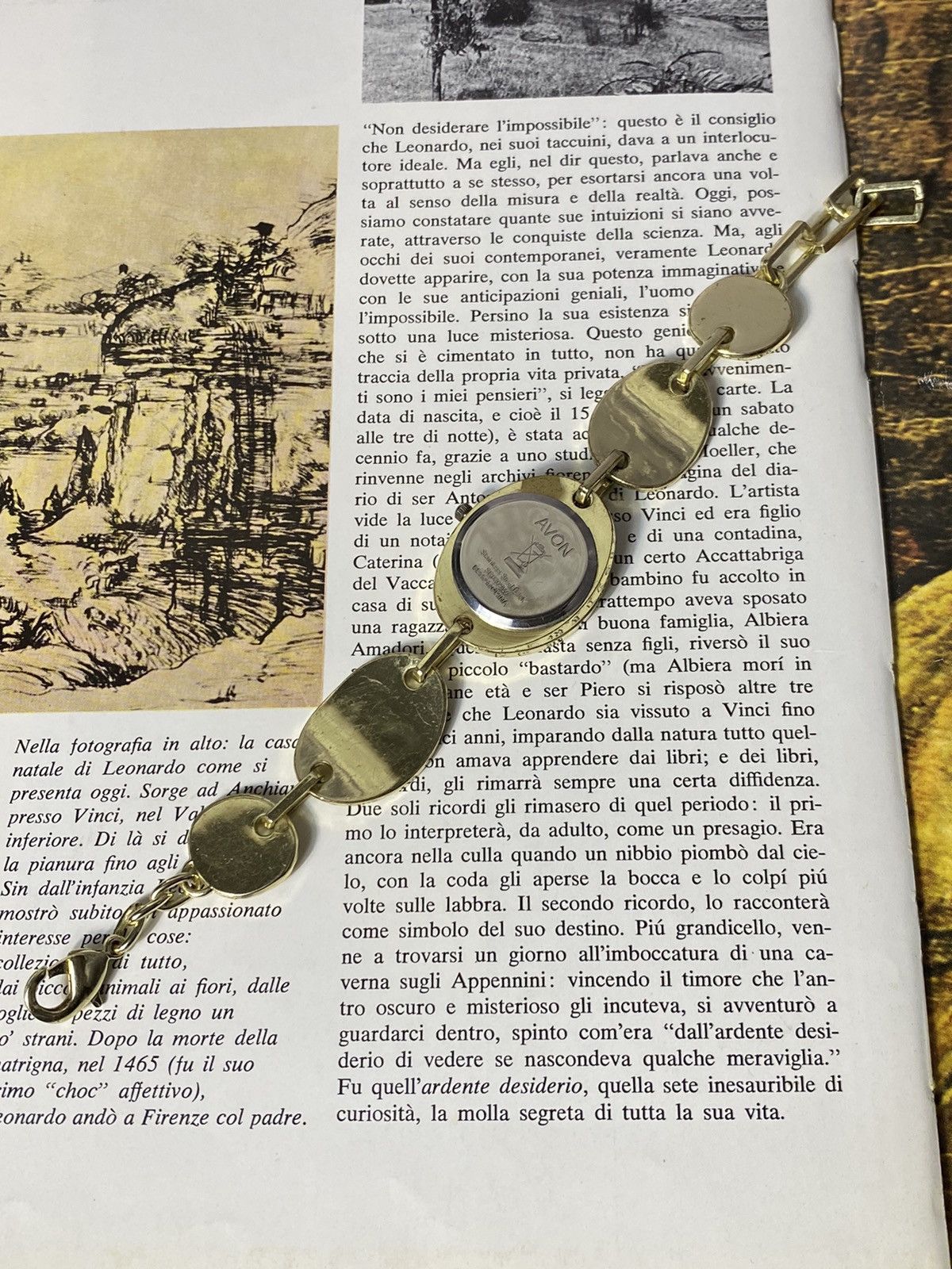 Japanese Brand Avon Vintage Women's Watch Gold Bracelet Size ONE SIZE - 7 Thumbnail