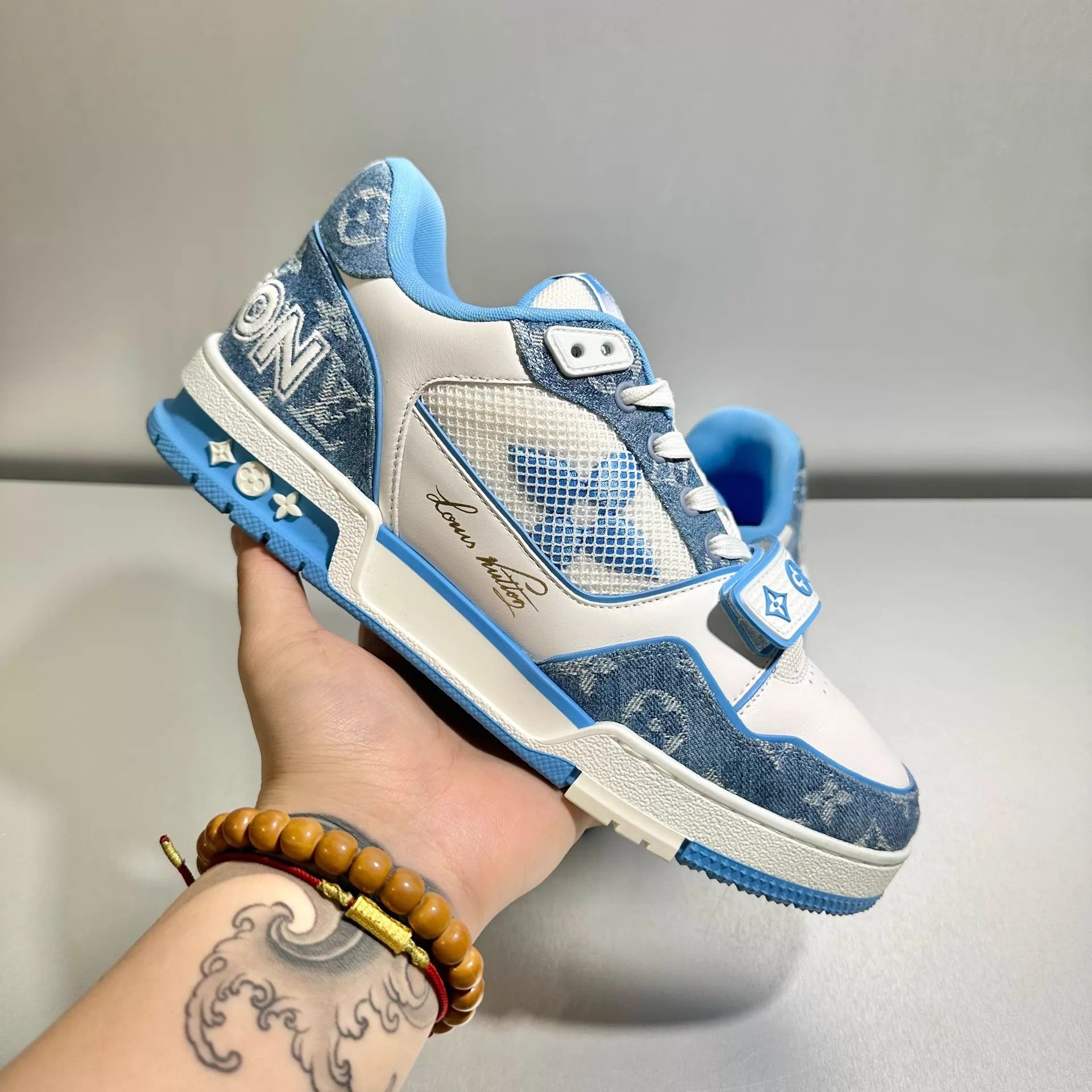 Louis Vuitton LV Trainer White Blue Velcro 7/41 Mint Size US 8 / EU 41 - 9 Thumbnail