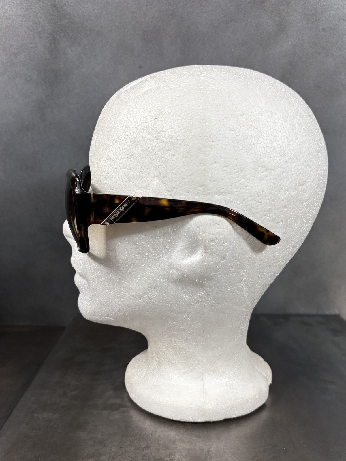 Yves Saint Laurent Yves Saint Laurent Sunglasses Oversized 2010s Size ONE SIZE - 16 Thumbnail