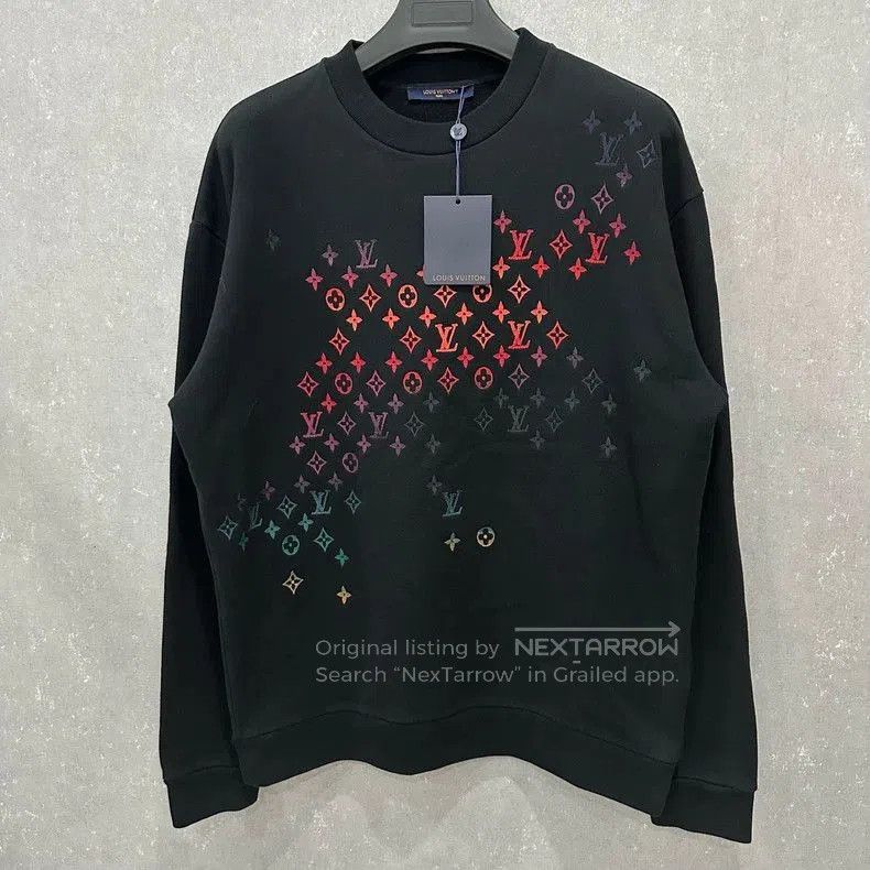 Louis Vuitton Louis Vuitton Gradient Logo Sweatshirt XL. Size US XL / EU 56 / 4 - 1 Thumbnail