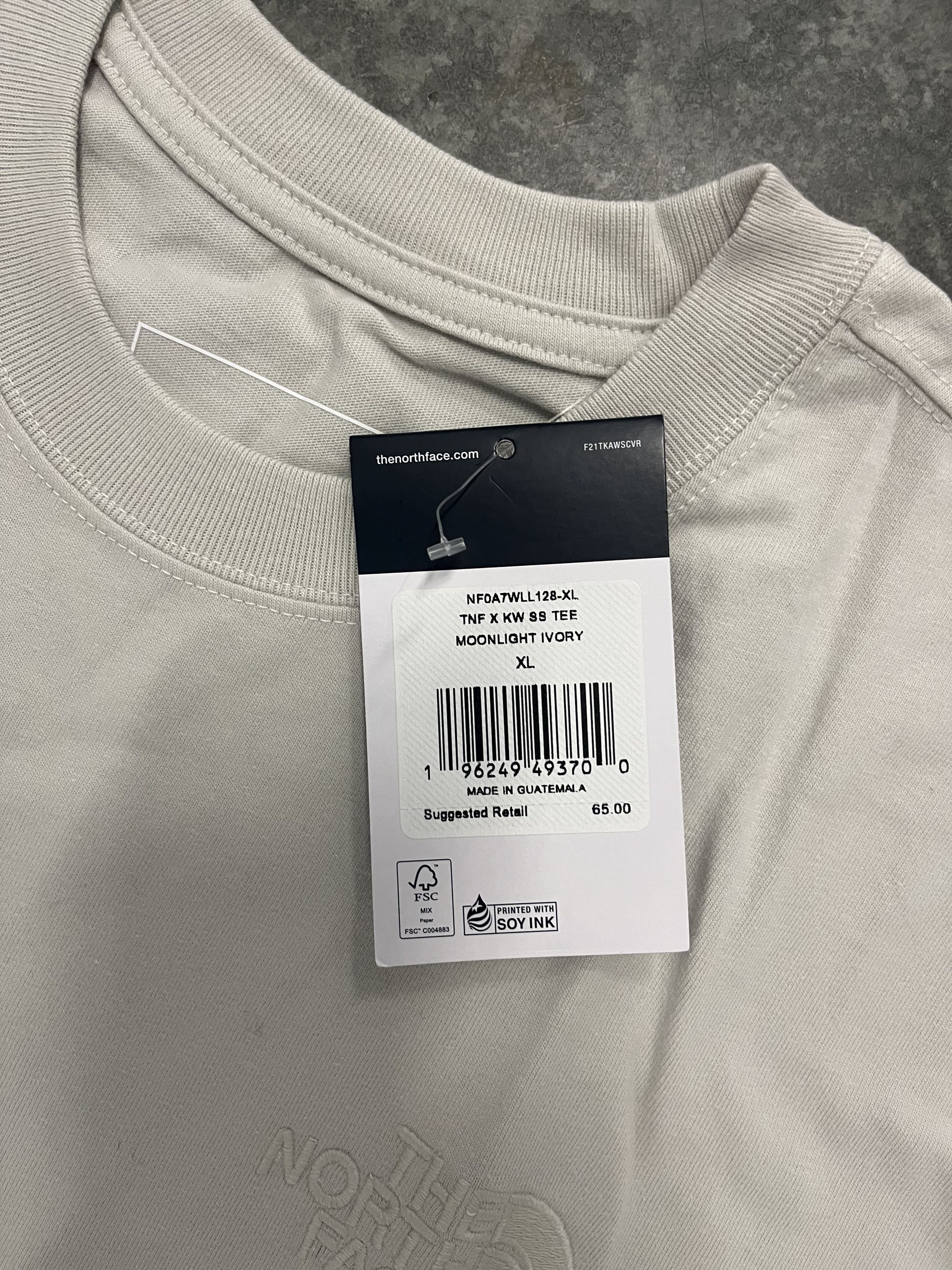 Kaws × The North Face KAWS x The North Facce t-shirt Moonlight Ivory XL Size US XL / EU 56 / 4 - 5 Thumbnail