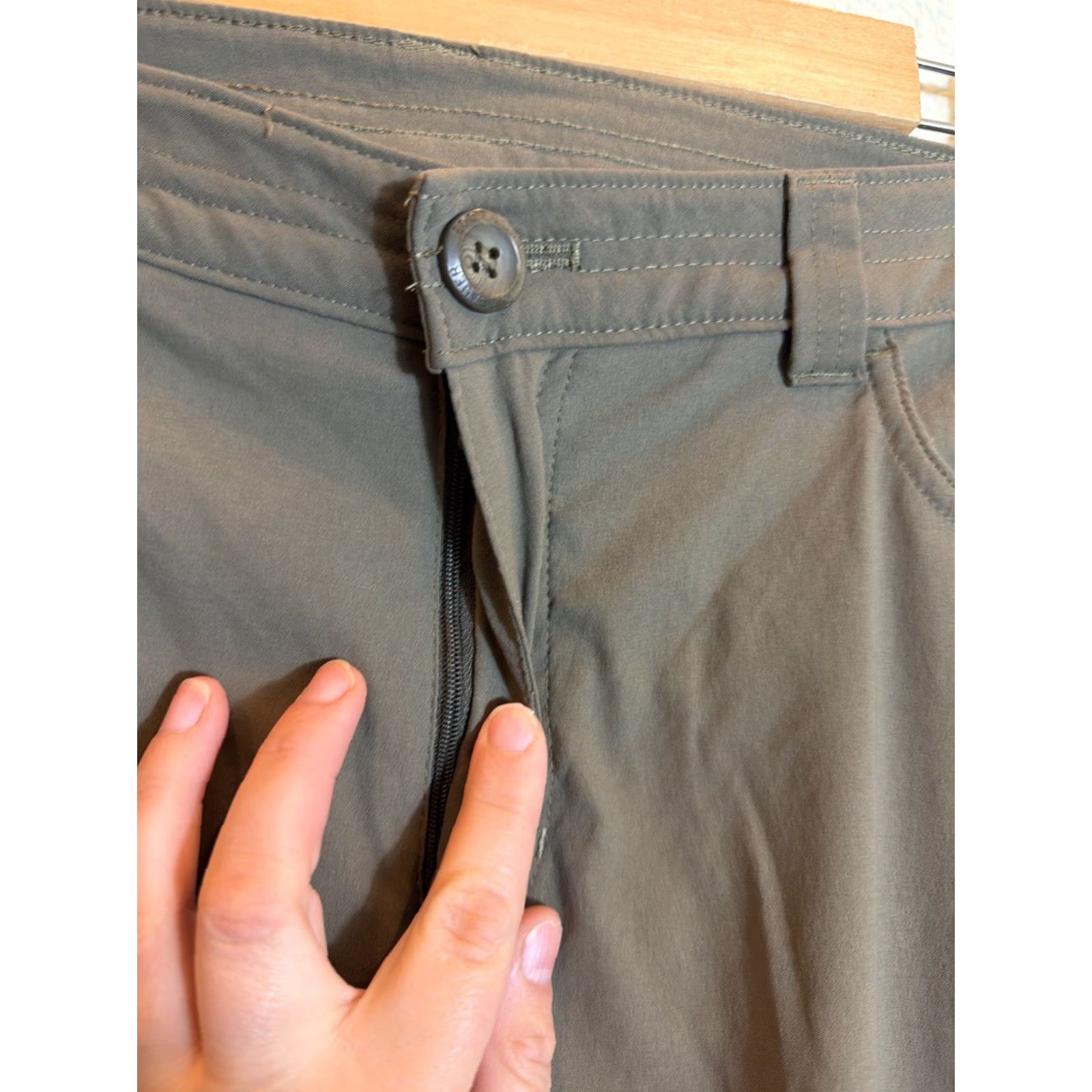 Eddie Bauer VINTAGE Eddie Bauer Women’s Cargo Pants Olive Nylon Spandex 36x31 Size 16 Womens Size 38" / US 16 / IT 52 - 7 Thumbnail