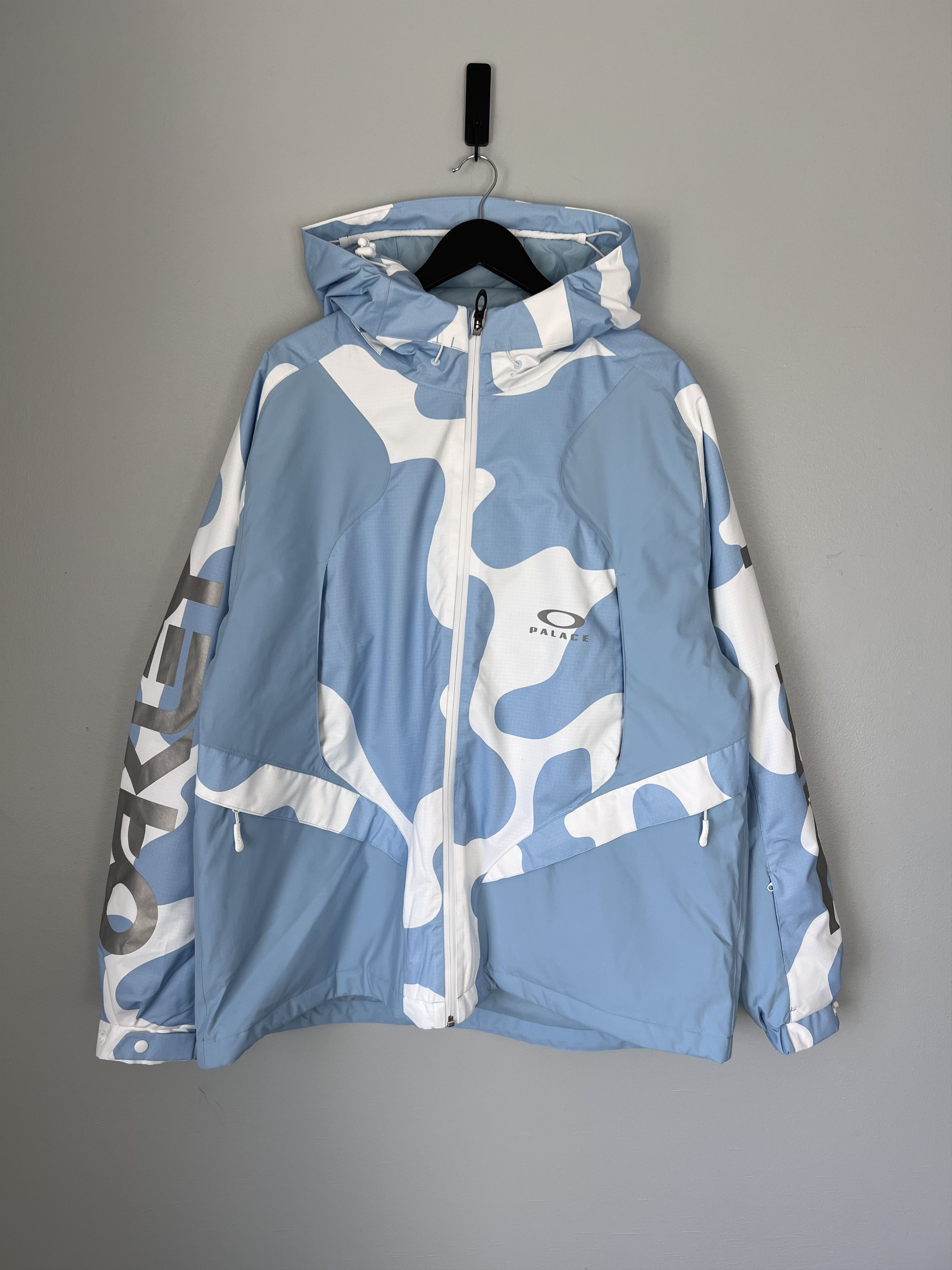 Oakley × Palace Palace Oakley Snow Jacket in Cloud Blue