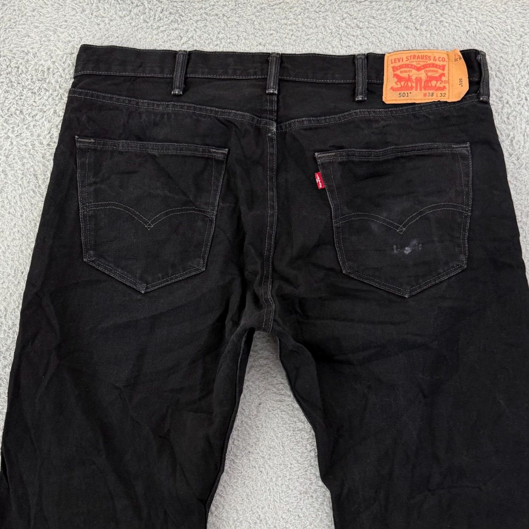 Levi's VINTAGE Levi's 501 Jeans Mens 38x32 Black Denim Straight Leg Button Fly Grunge Y2K Skate 90s Cowboys USA Mens Size US 38 / EU 54 - 5 Thumbnail