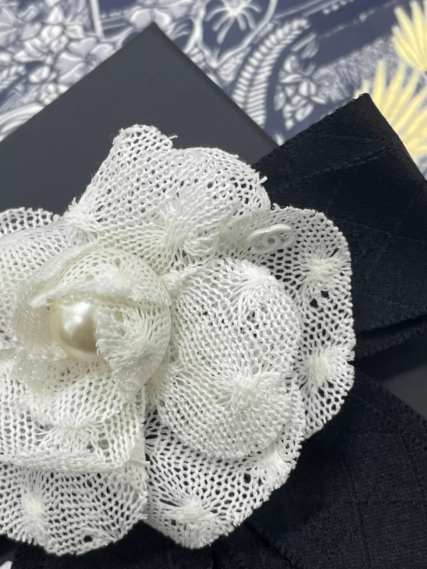 Chanel Chanel Black & White Camellia Bow Brooch Classic Size ONE SIZE - 4 Thumbnail