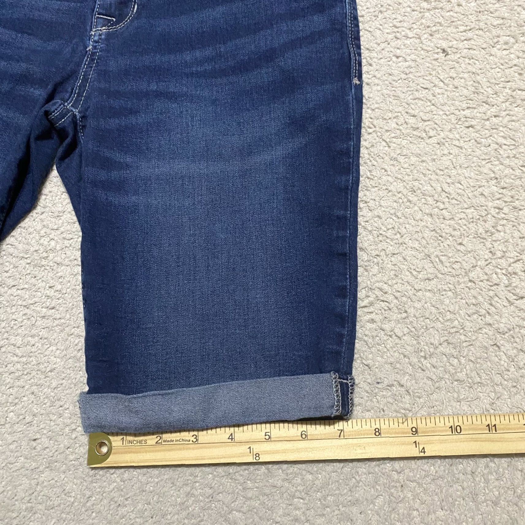 Apt. 9 APt 9 Bermuda Shorts Womens 4 Dark Wash Denim Bermuda Shorts Inseam 10" Blue 27 Waist Regular Fit Casual Womens Shorts Size 27" / US 4 / IT 40 - 5 Thumbnail