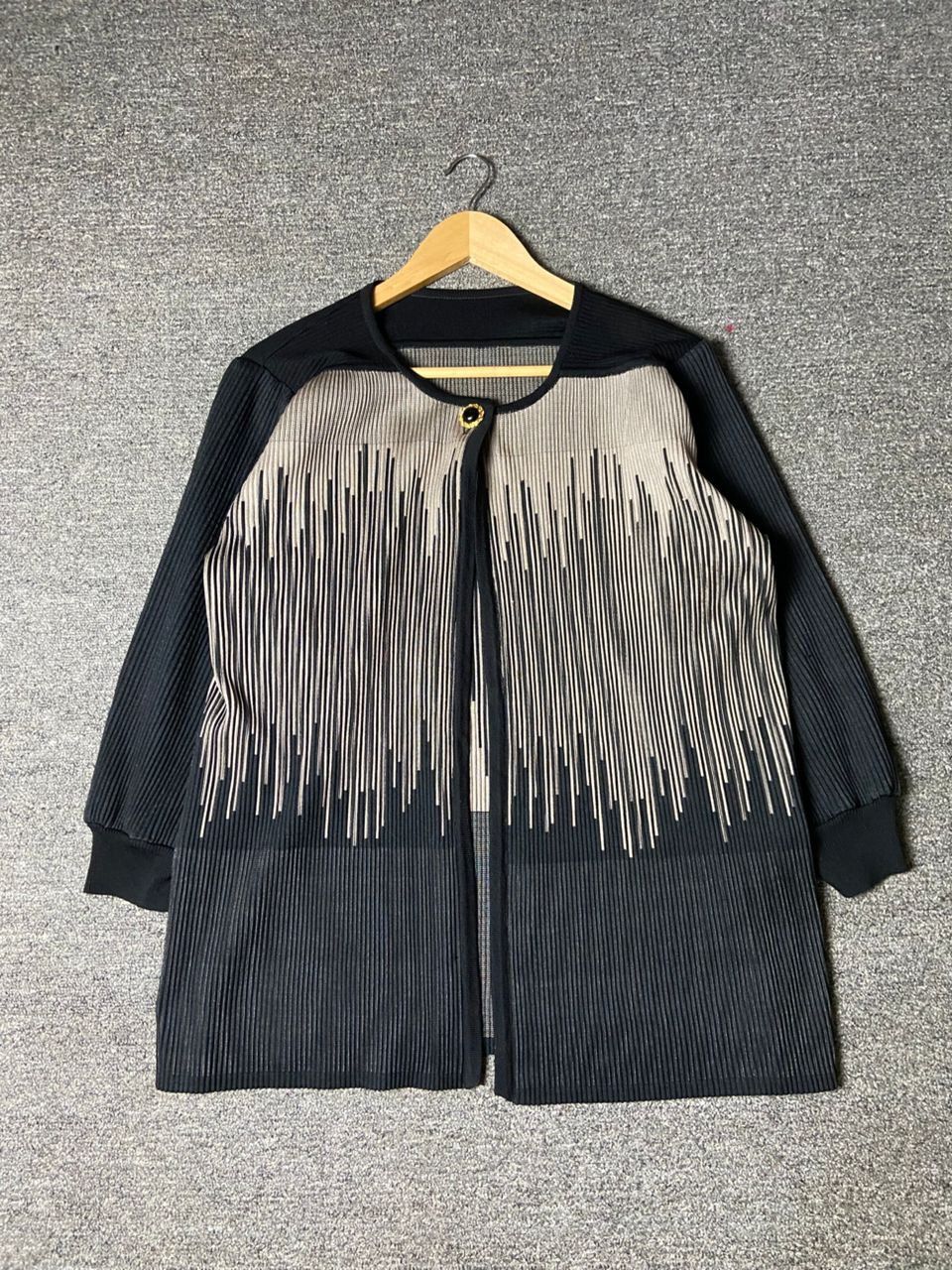 Japanese Brand Japanese Brand Vertical Lined Pleated Cardigan (179) Size S / US 4 / IT 40 - 1 Thumbnail