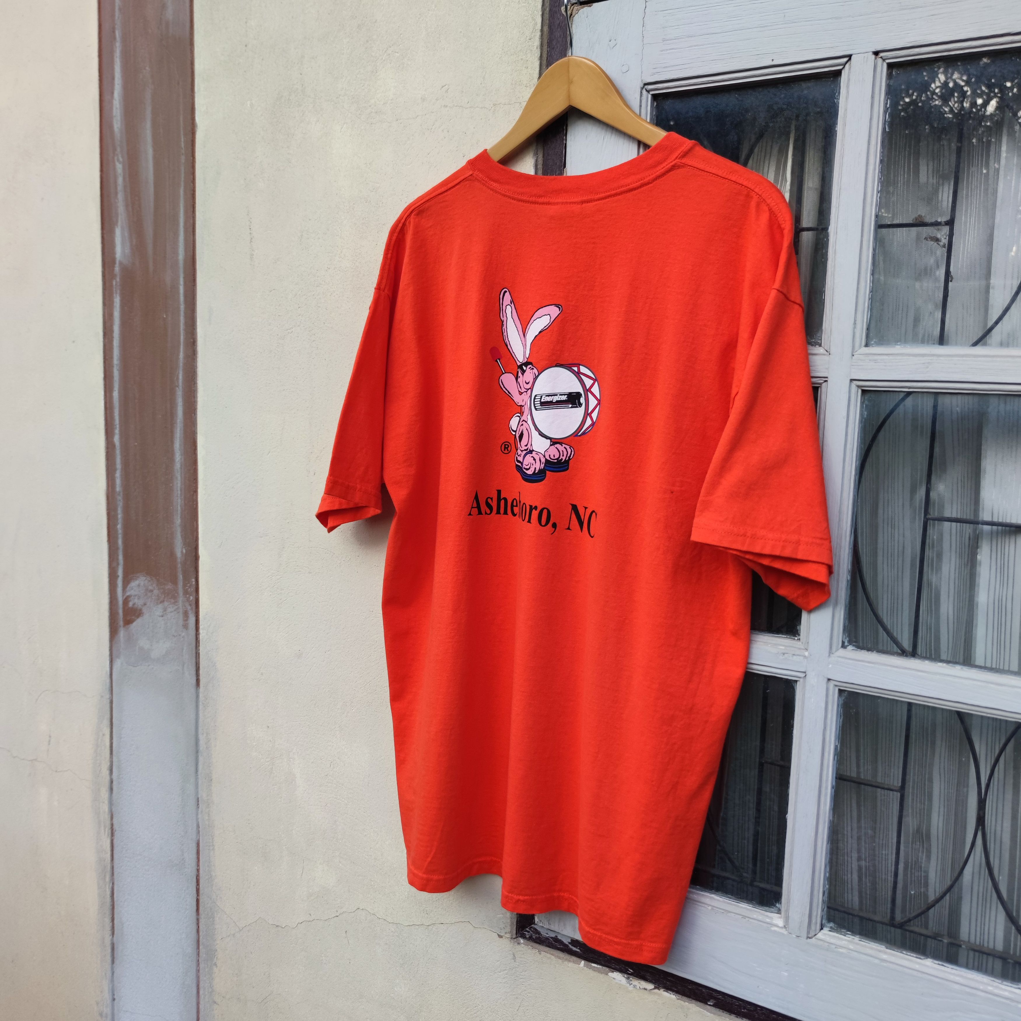 Vintage Vintage Y2K Energizer Bunny Battery T- Shirt Size XL Size US XL / EU 56 / 4 - 6 Thumbnail