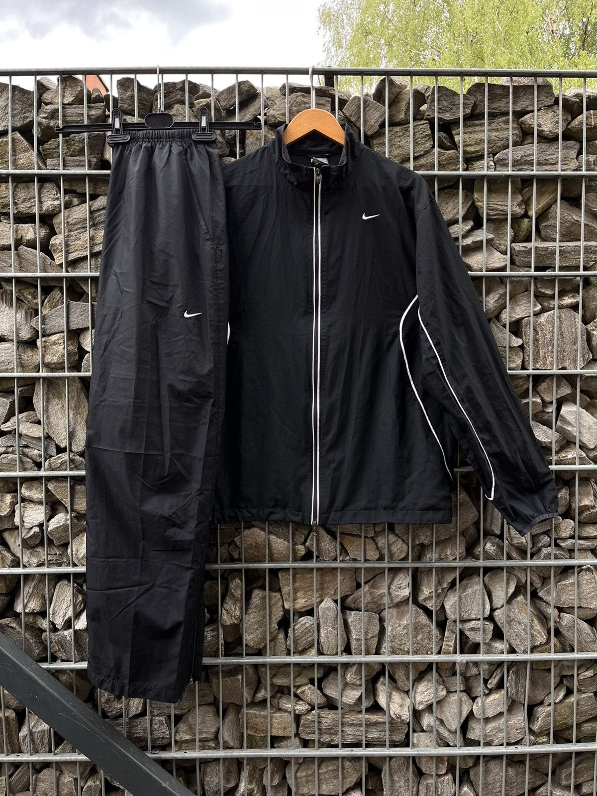 Nike Vintage Nike Swoosh Track Suit Nylon Y2K Windbreaker Rare Size US L / EU 52-54 / 3 - 1 Thumbnail