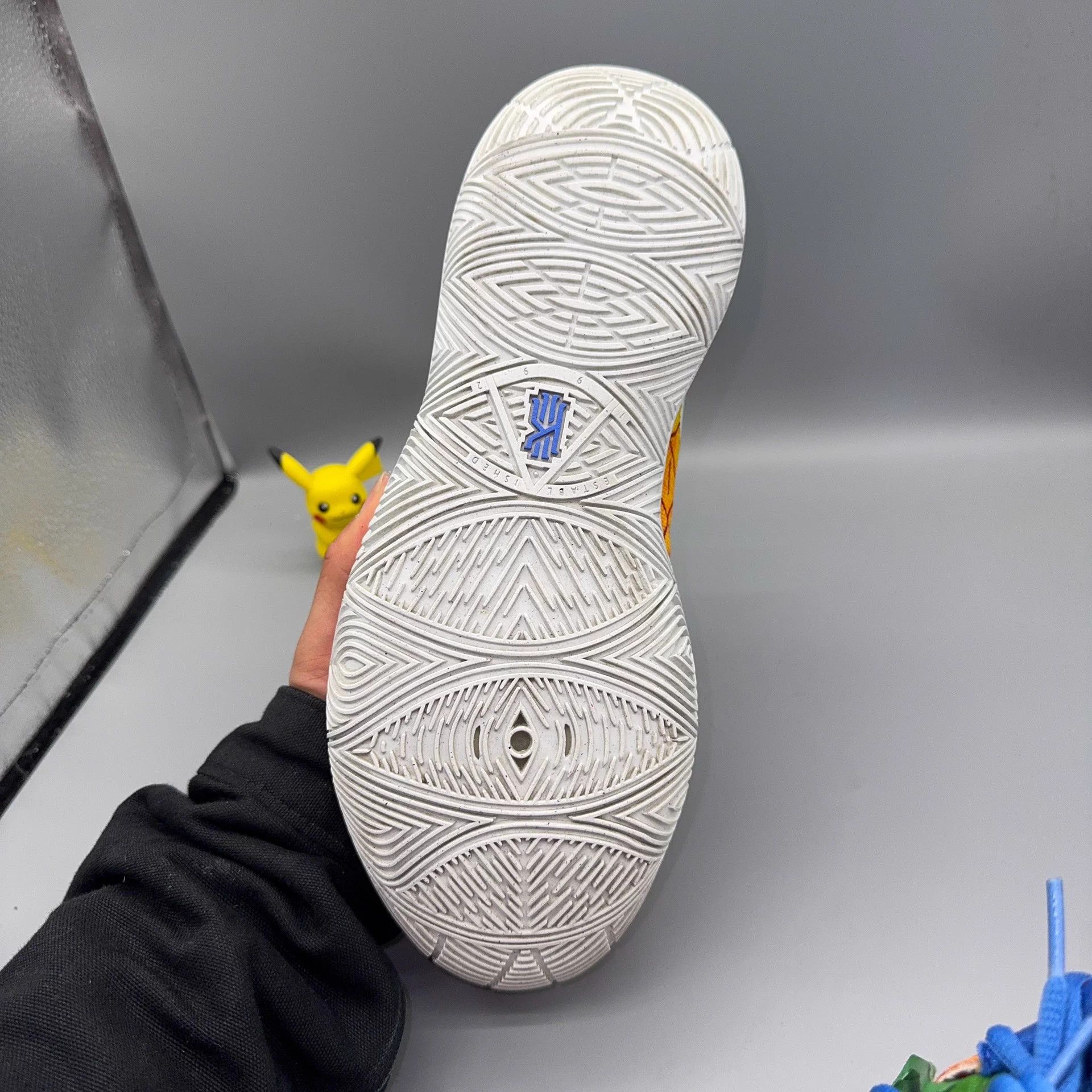Nike Nike Kyrie 5 SpongeBob Pineapple White Orange 44.5 Size US 11.5 / EU 44-45 - 7 Thumbnail
