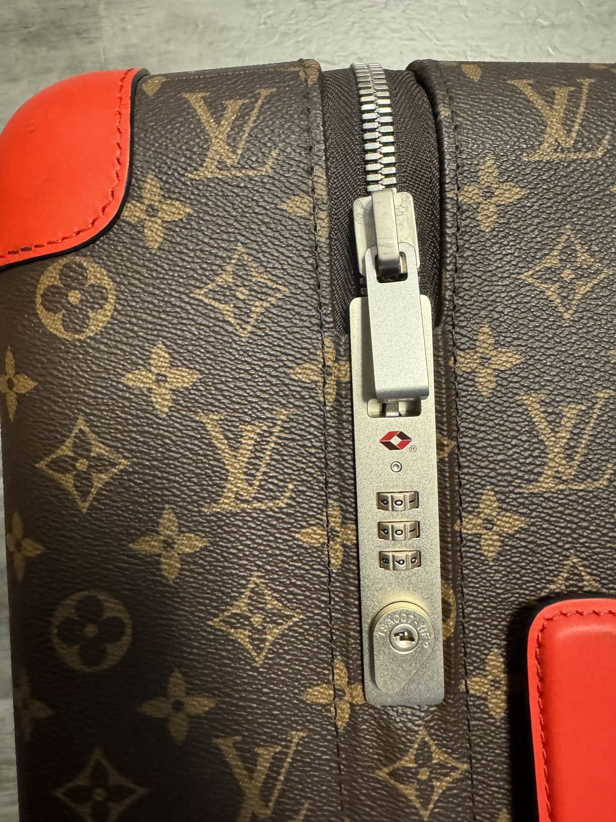 Louis Vuitton Louis Vuitton Horizon 55 Red Size ONE SIZE - 19 Thumbnail