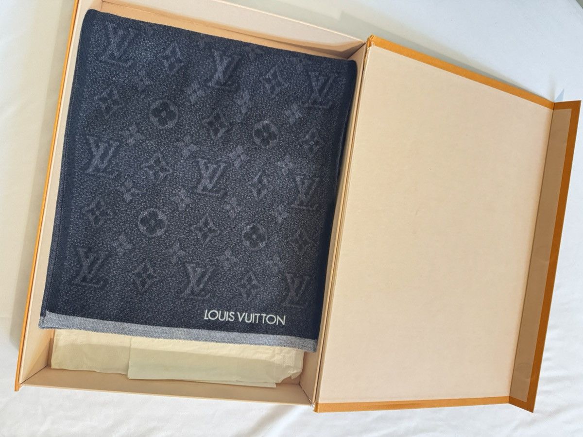 Louis Vuitton Louis Vuitton Monogram Eclipse Scarf M73468 Receipt Box Tags Size ONE SIZE - 10 Thumbnail