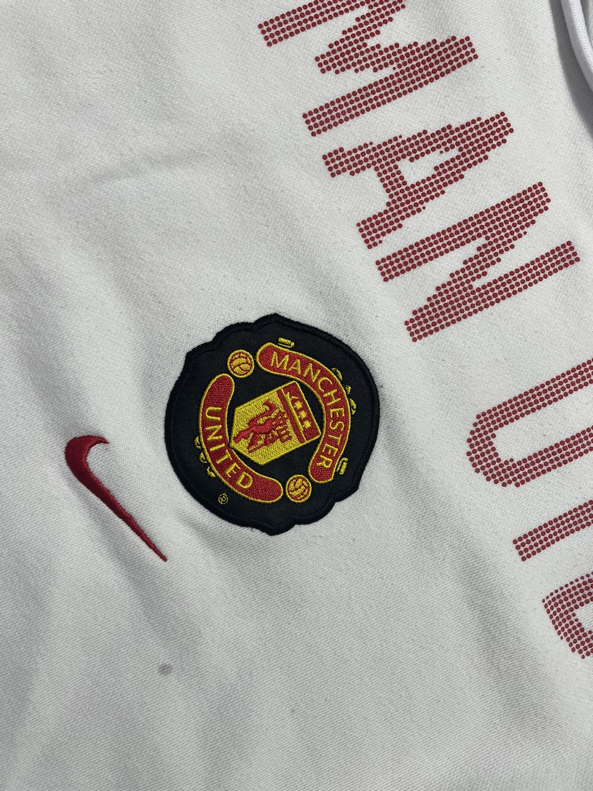 Nike Vintage Nike Manchester United Swoosh Soccer Hoodie Size US M / EU 48-50 / 2 - 7 Thumbnail