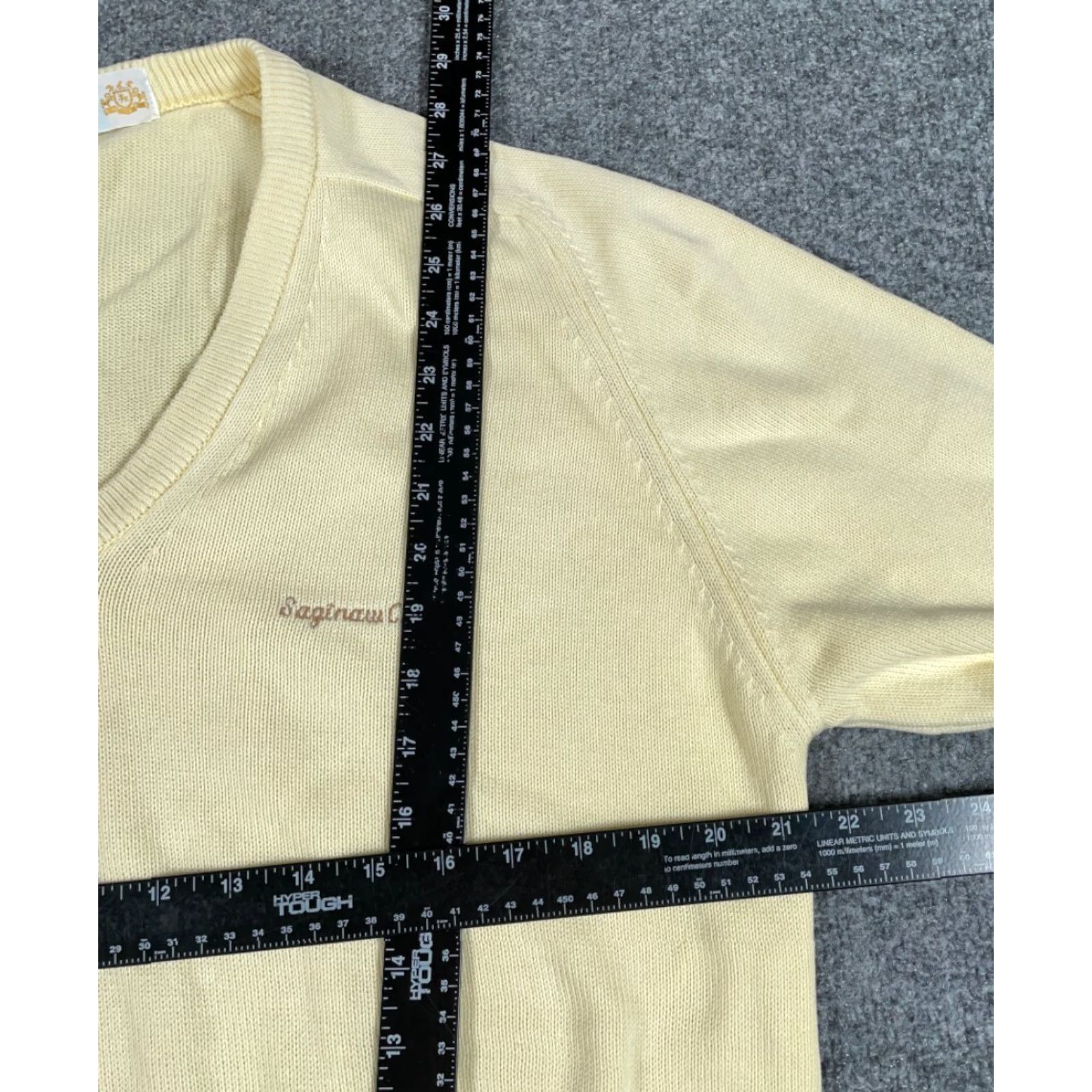 Izod VINTAGE IZOD Sweater Shirt Adult Large Pale Yellow 80s Country Club Embroidered V-Neck Pullover Mens Size US L / EU 52-54 / 3 - 4 Thumbnail