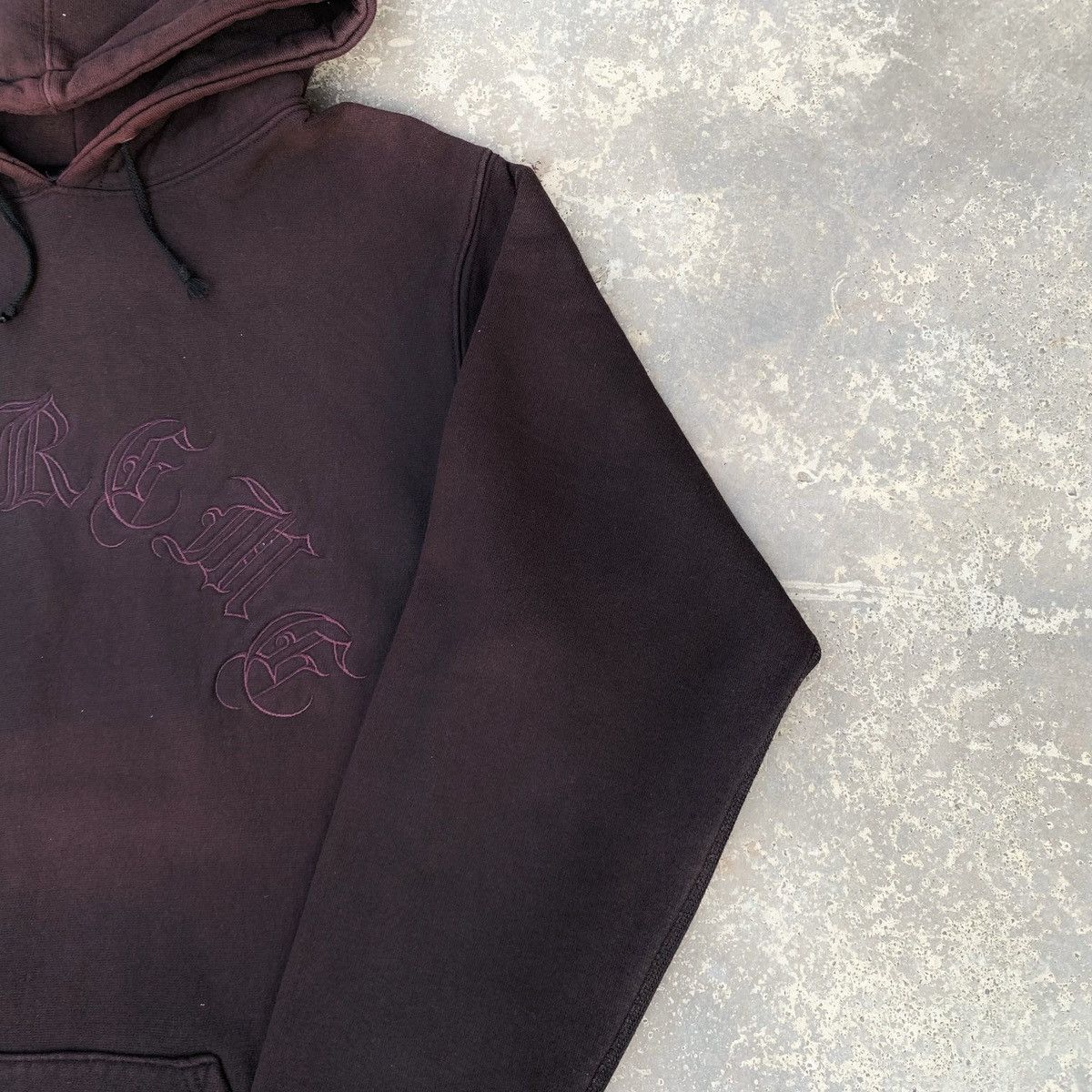 Supreme Rare! Vintage Faded Supreme Gothic Hoodie Embroidery Logo Size US M / EU 48-50 / 2 - 6 Thumbnail