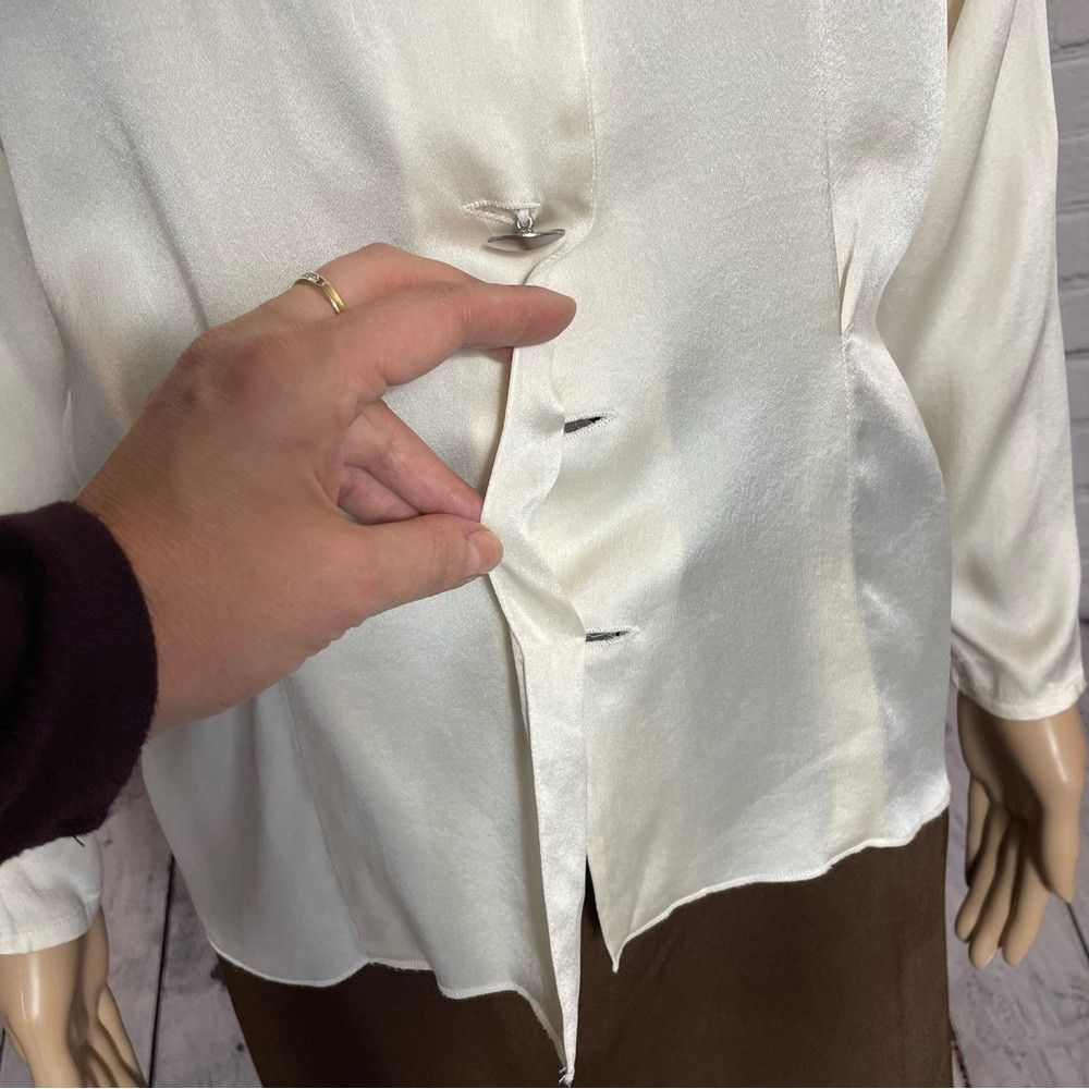 St. John Vintage St. John Silk Ivory Long Sleeve Blouse Size 4 Size S / US 4 / IT 40 - 3 Thumbnail