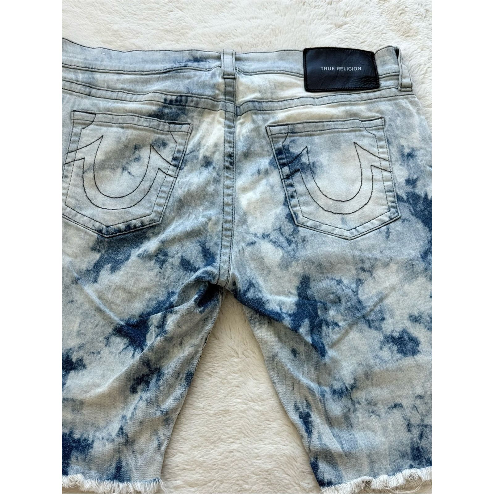 True Religion True Religion men’s cotton tie dye jeans shorts size 38W Size US 38 / EU 54 - 7 Thumbnail