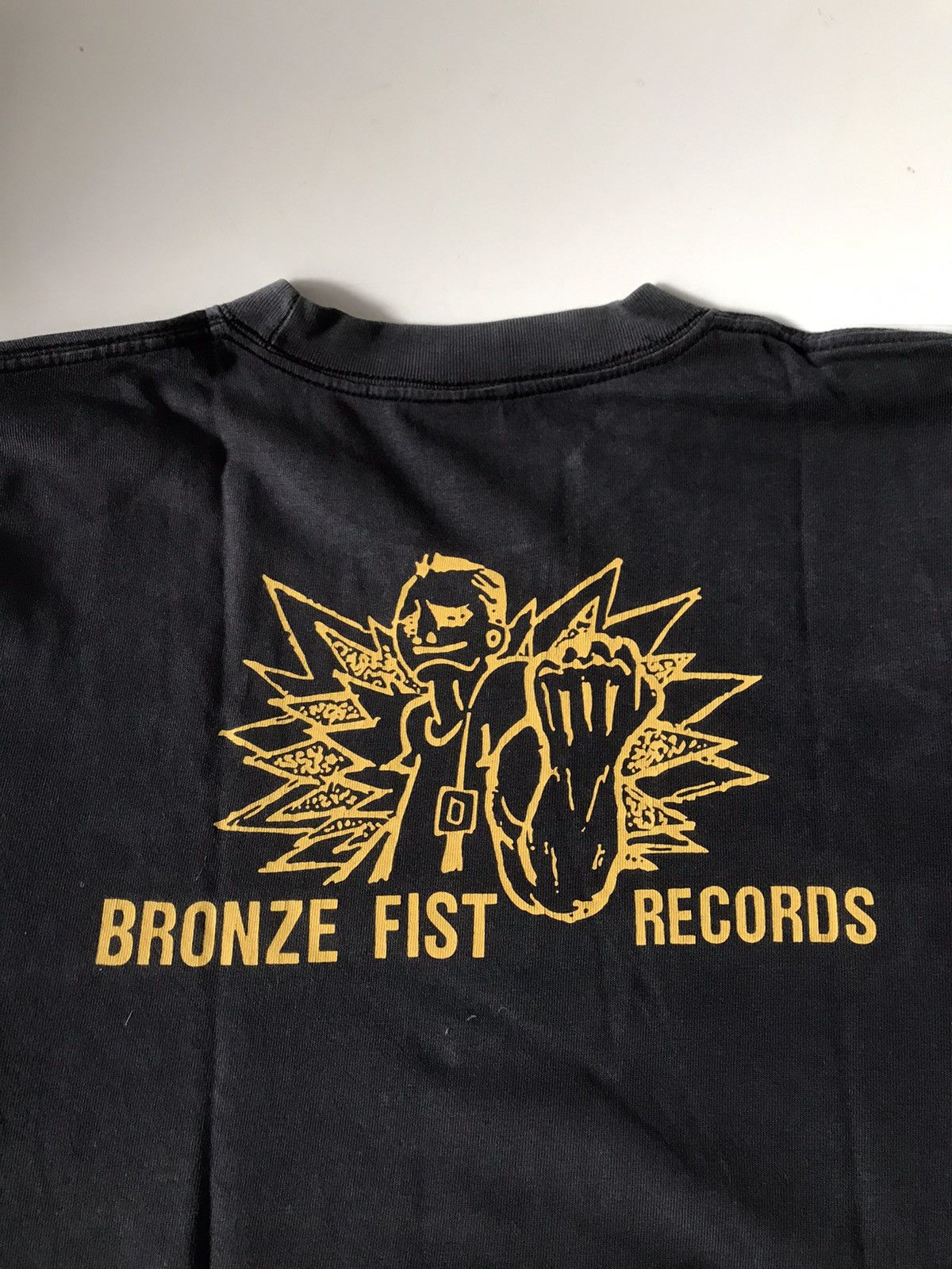 Band Tees × Vintage SKINHEAD VS PSYCHOBILLY Bronze fist Record t shirt tee black Size US M / EU 48-50 / 2 - 19 Thumbnail