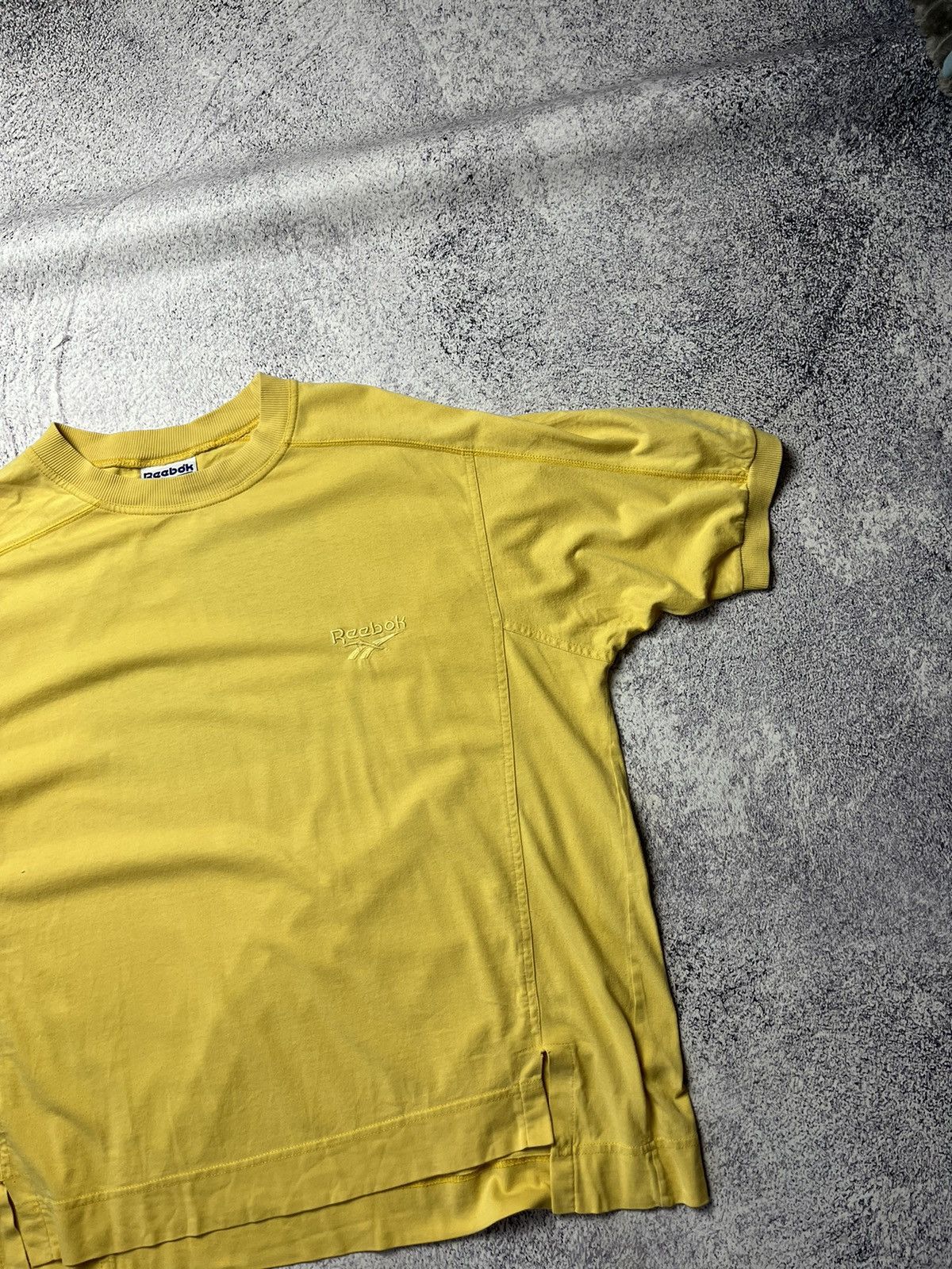 Reebok Vintage 90s Reebok Big Logo Casual Faded T-shirt Sport Style Size US XL / EU 56 / 4 - 4 Thumbnail