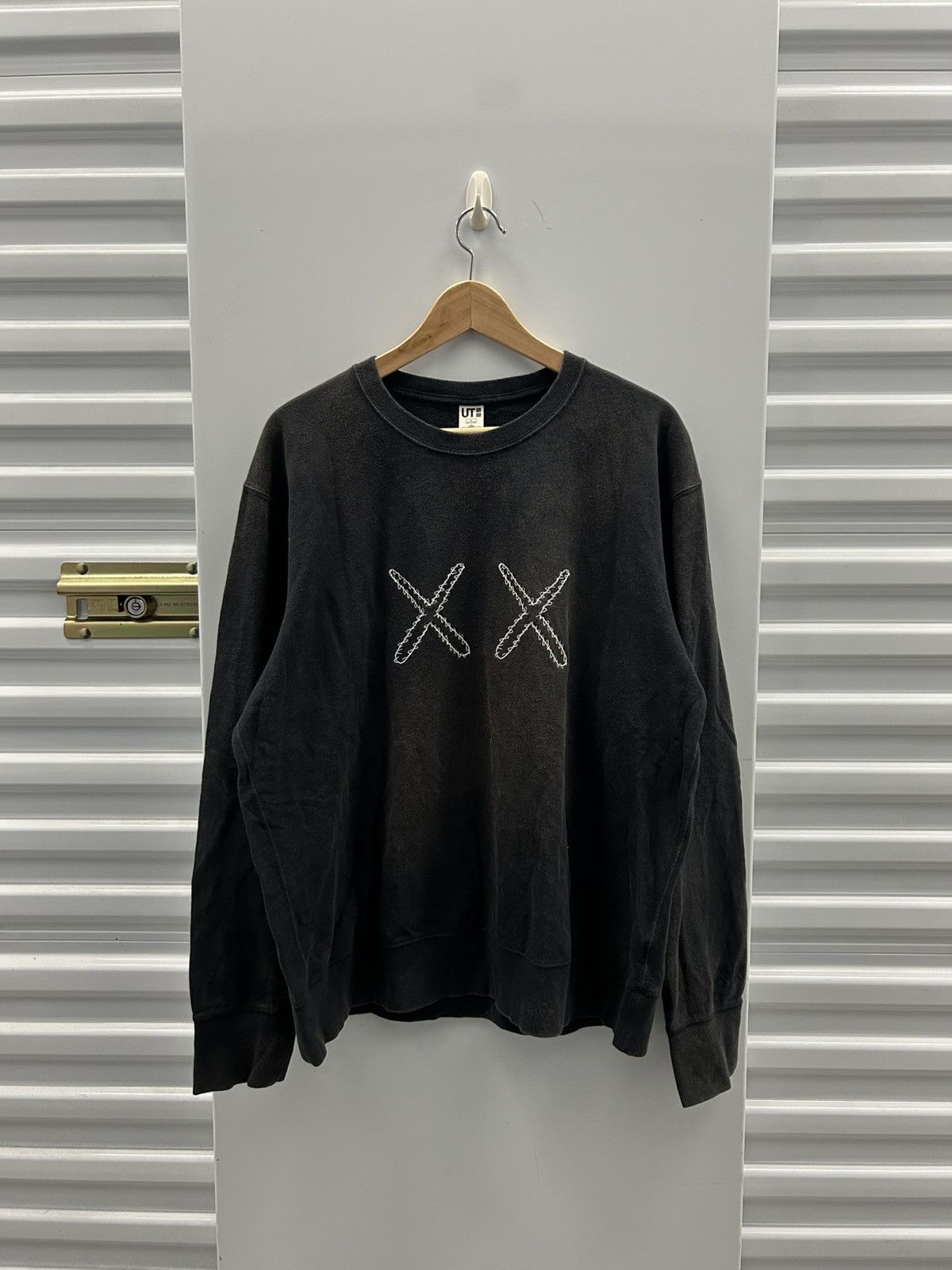 Kaws × Uniqlo Kaws x Uniqlo sweatshirt Size US L / EU 52-54 / 3 - 2 Thumbnail