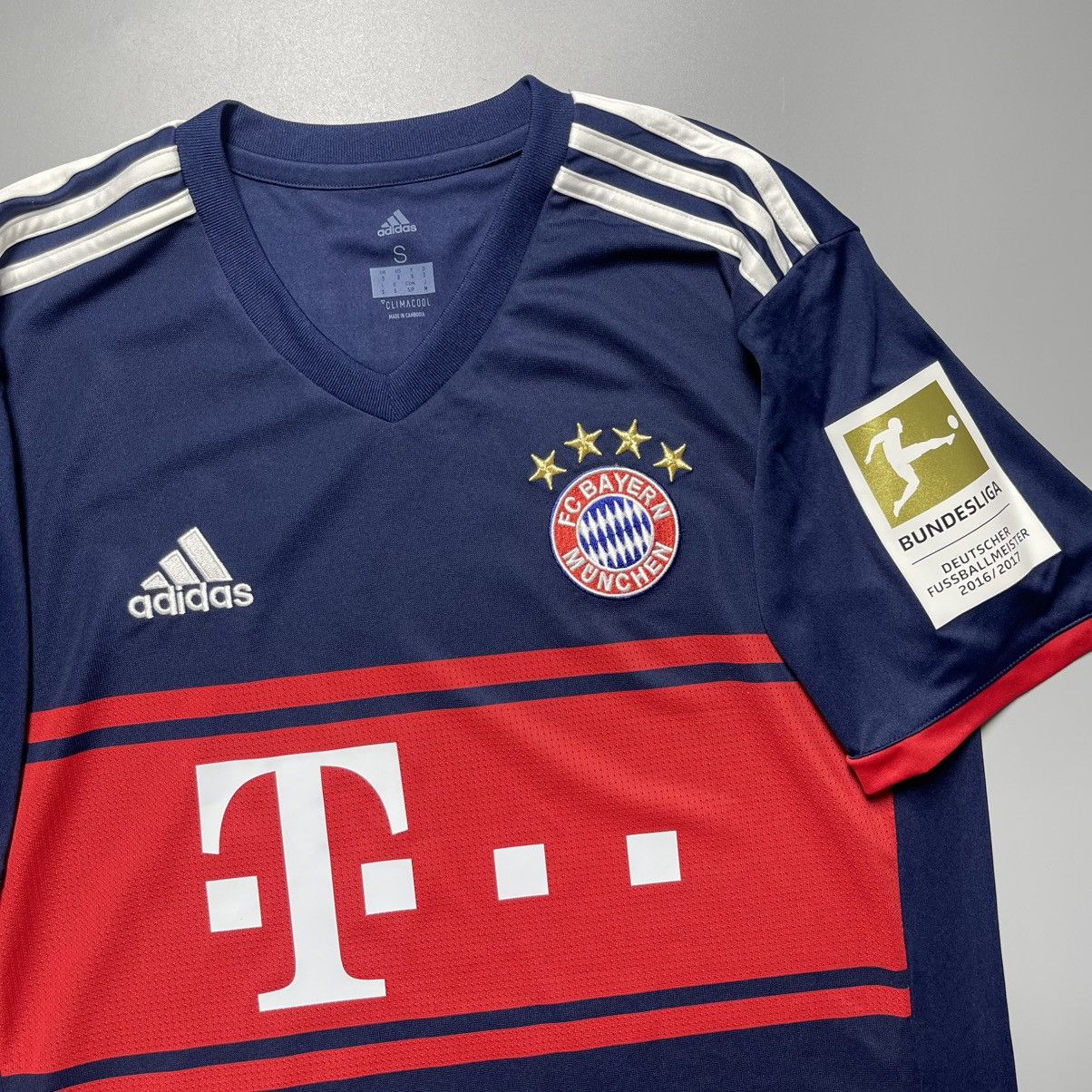 Vintage BAYERN ADIDAS 2017/2018 FOOTBALL AWAY JERSEY #23 VIDAL Size US S / EU 44-46 / 1 - 4 Thumbnail