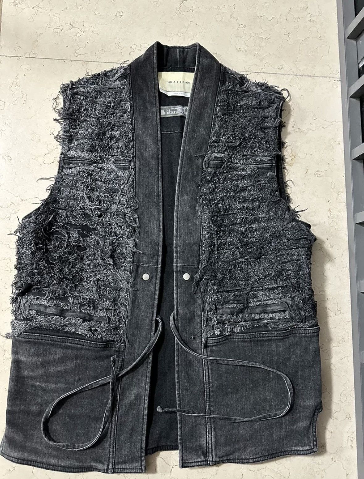 1017 ALYX 9SM 1017 alyx 9sm blackmeans corroded waist coats Size US M / EU 48-50 / 2 - 1 Thumbnail