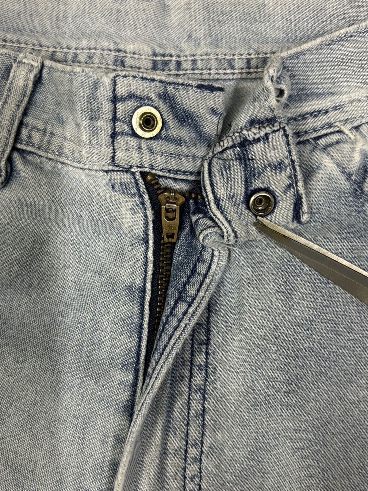 Issey Miyake × Lee Vintage 90s Lee Light Blue Wash Baggy Ripped Carpenter Jeans Size US 30 / EU 46 - 16 Thumbnail