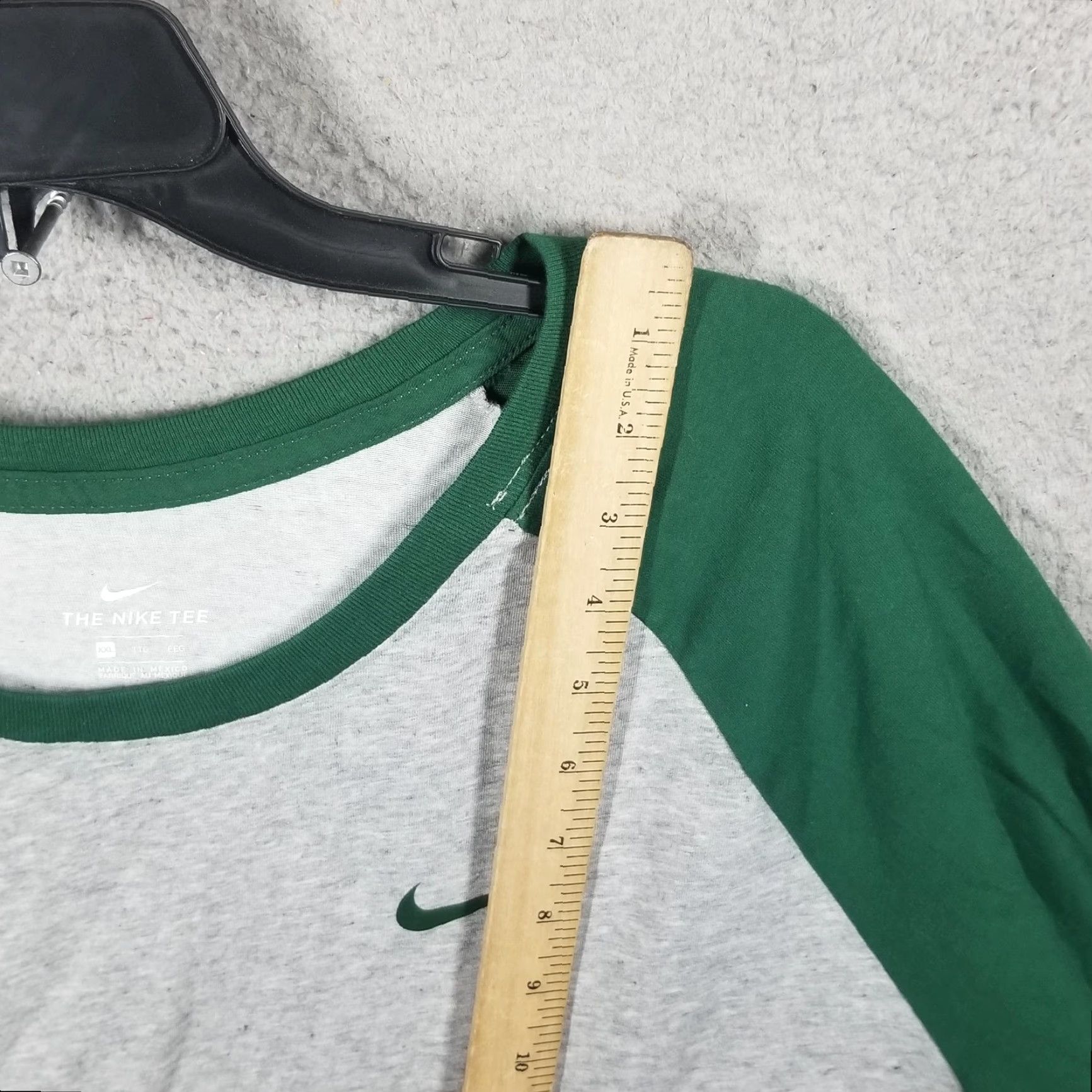 Nike Nike Shirt Womens 2XL Green Gray Raglan 3/4 Sleeve The Nike Tee Swoosh Training Size XXL / US 16-18 / IT 52-54 - 4 Thumbnail