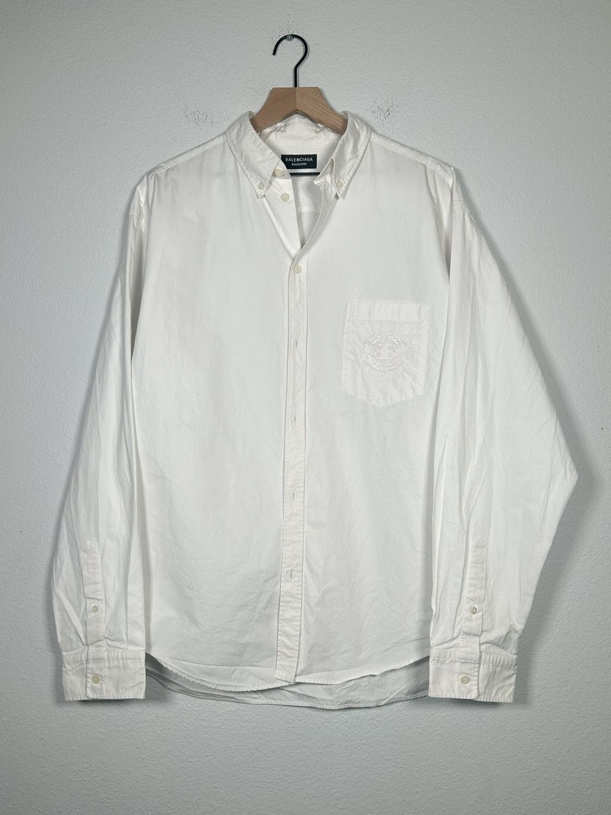 Balenciaga SS20 Logo Crest Embroidered Button up Size US L / EU 52-54 / 3 - 1 Thumbnail