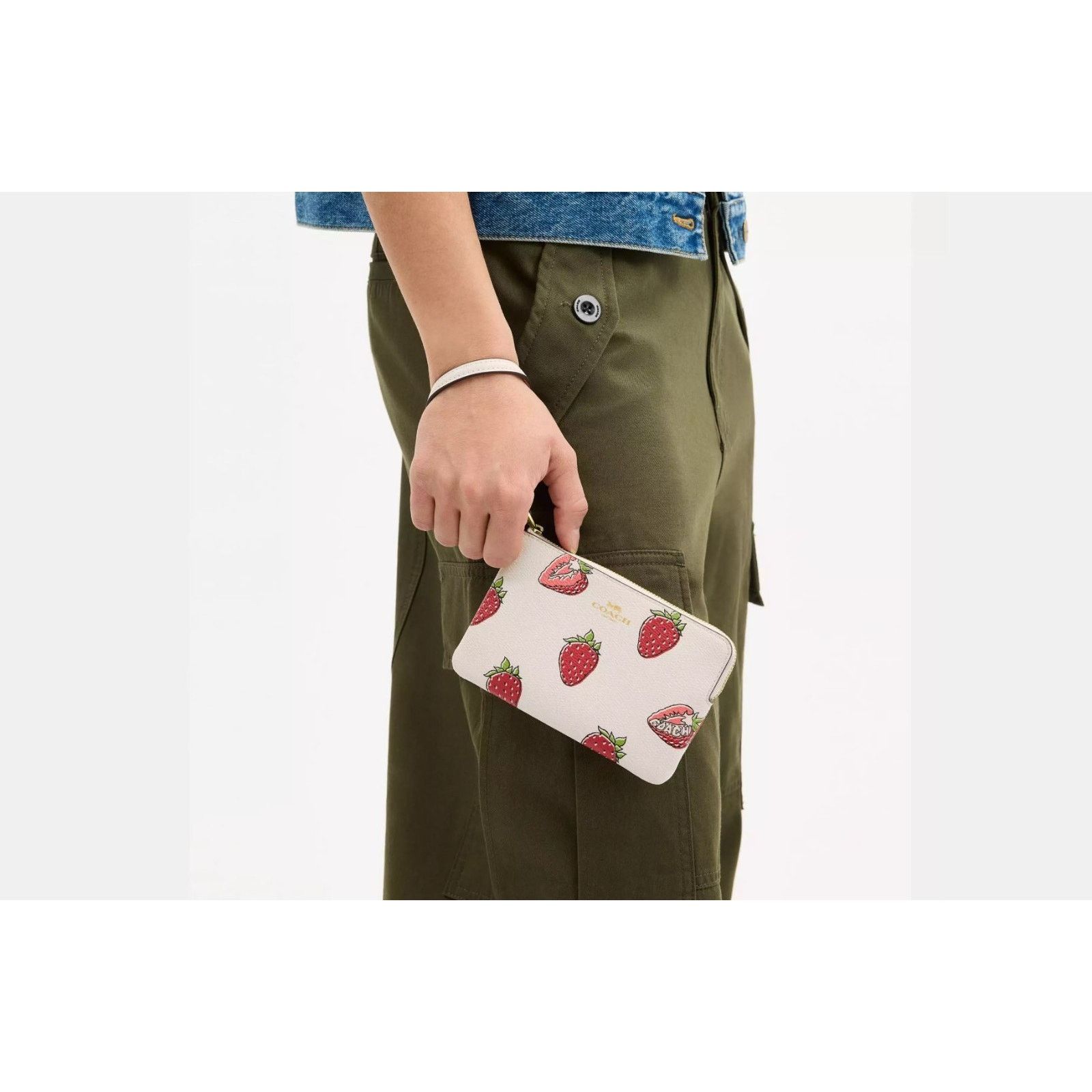 Coach NWT Coach CBB81 Corner Zip Wristlet With Strawberry Print V2 Size ONE SIZE - 4 Thumbnail