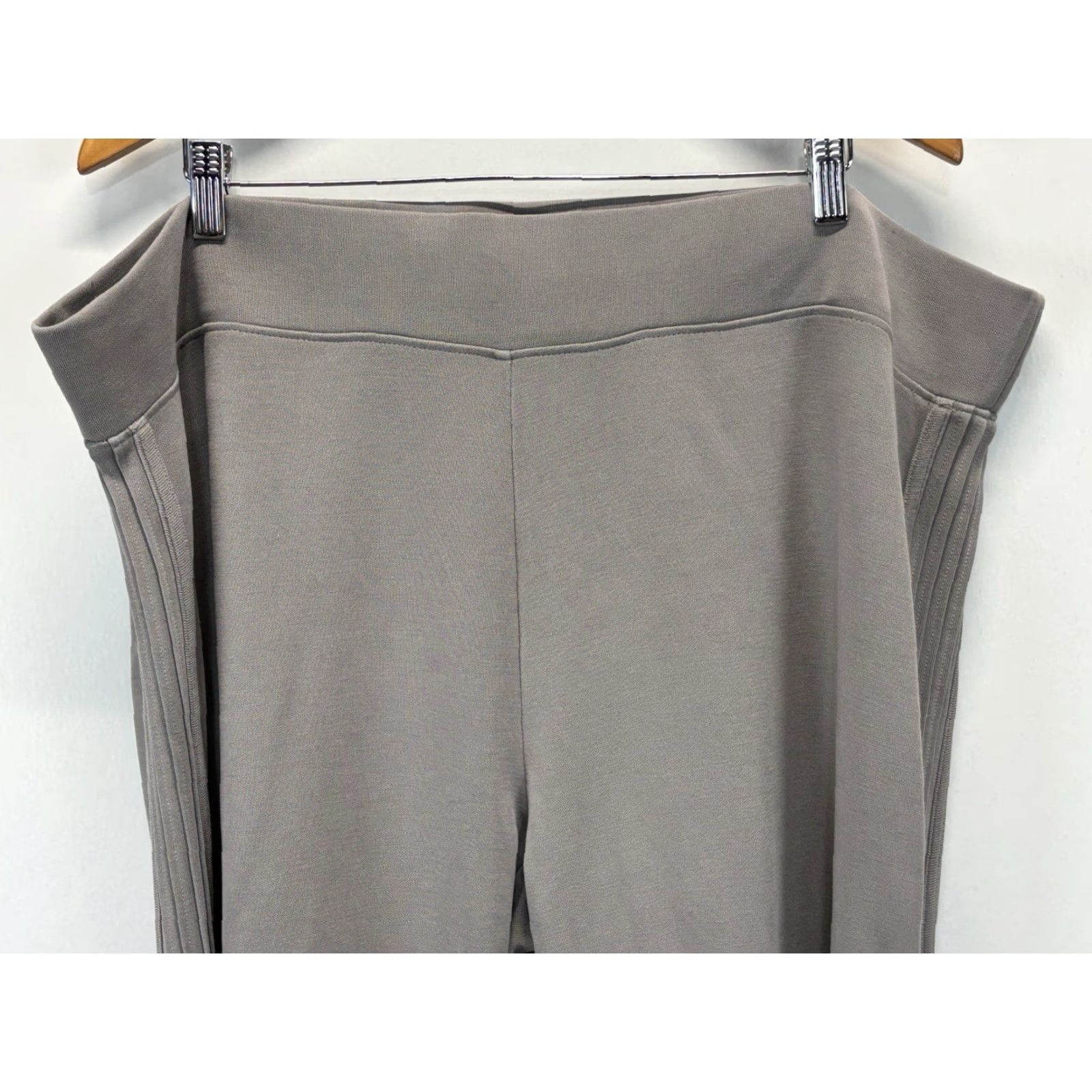 Athleta Athleta Serenity Jogger Pants Womens 2X Plus Grey Side Stripes Pull-On Comfort Size 40" / US 18 - 2 Thumbnail
