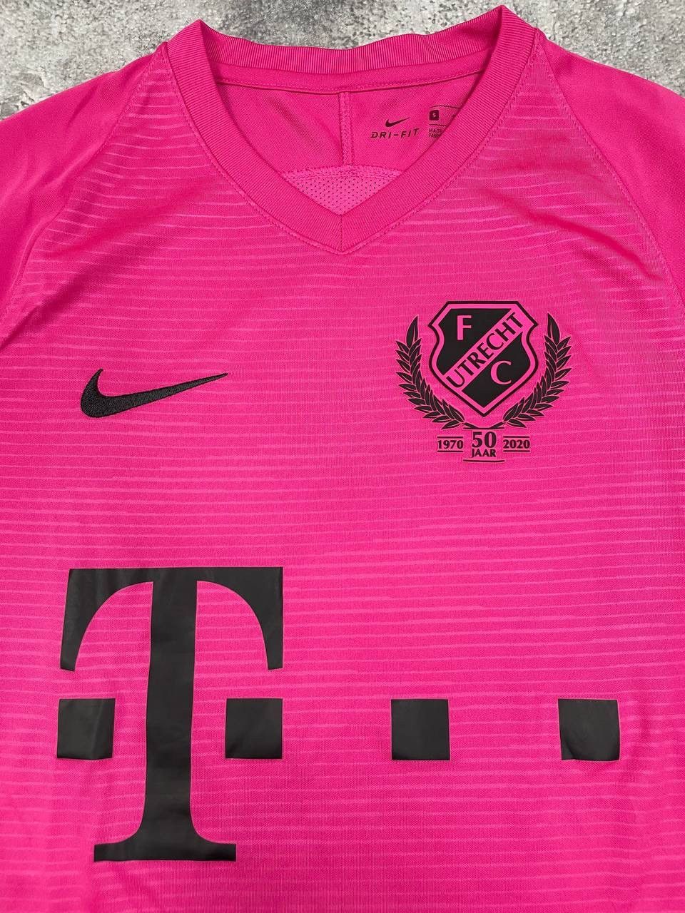 Nike Nike FC Utrecht Men Football Shirt Third Pink 2020/21Jersey Size US M / EU 48-50 / 2 - 2 Thumbnail