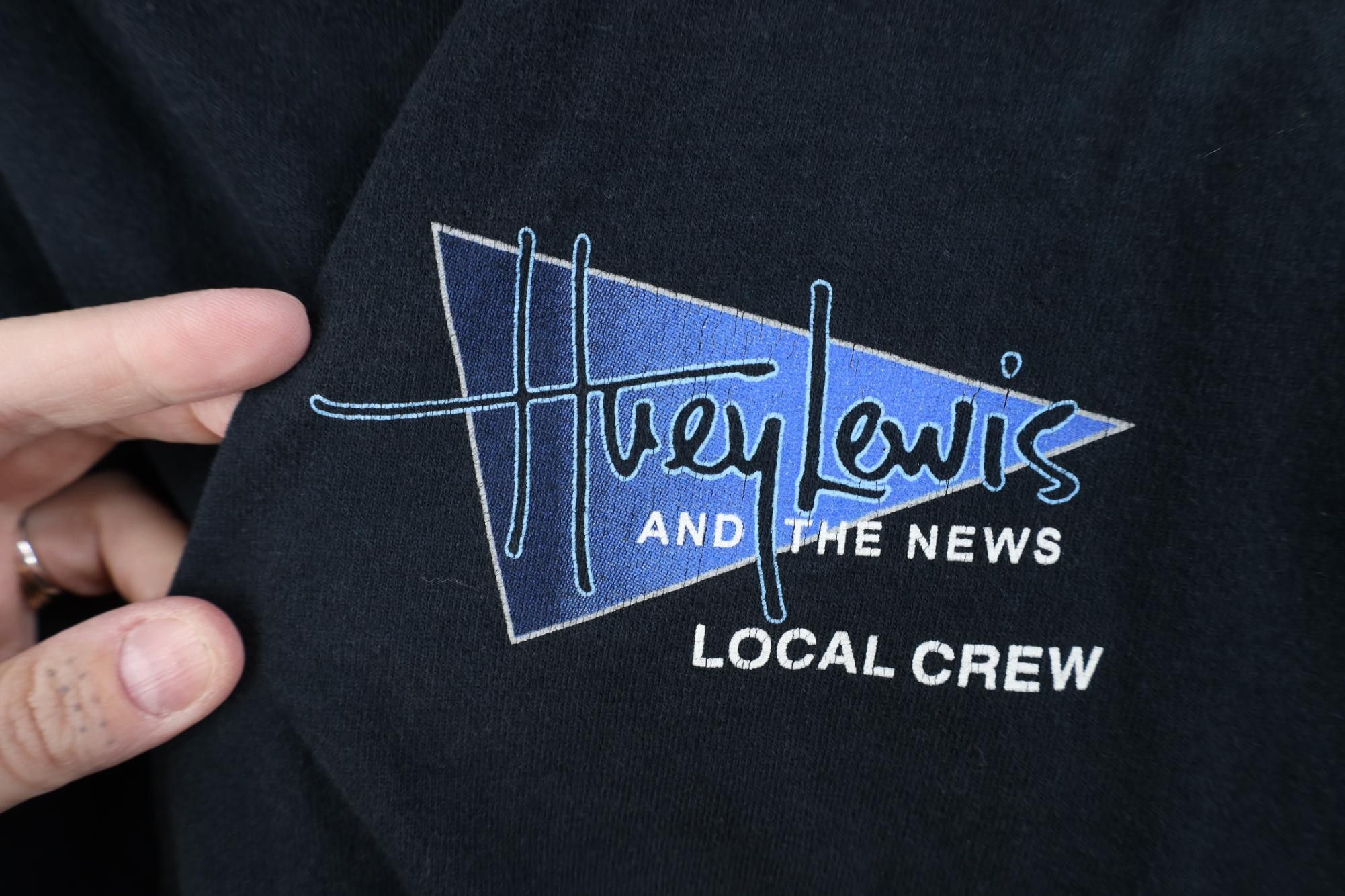 Vintage Vintage 90s Local Crew Huey Lewis And the News Band T-Shirt Size US M / EU 48-50 / 2 - 4 Thumbnail