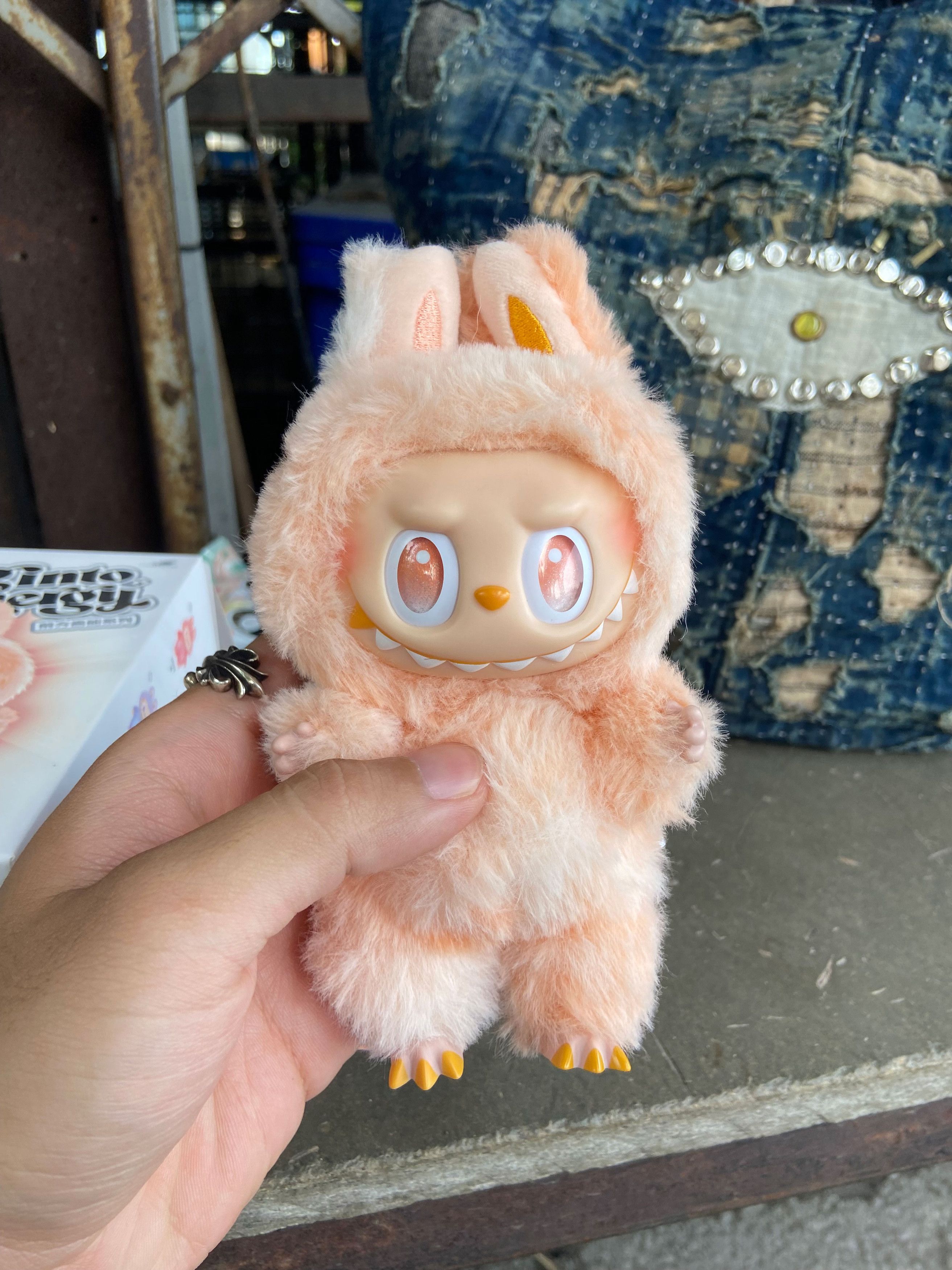 POP MART THE MONSTERS LABUBU V3 - Big into Energy Size ONE SIZE - 6 Thumbnail