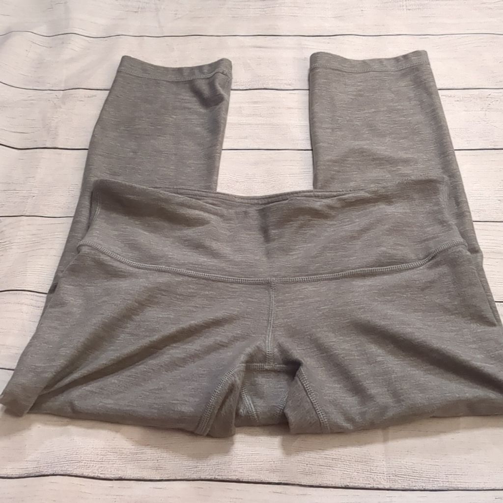 Lululemon Lululemon gray cropped leggings size 4 Size 27" / US 4 / IT 40 - 1 Thumbnail