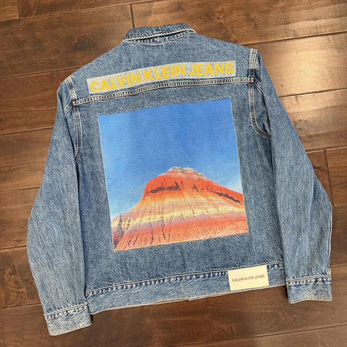 Calvin Klein Calvin Klein Mountain-Print Denim Trucker Jacket Size US XL / EU 56 / 4 - 1 Thumbnail
