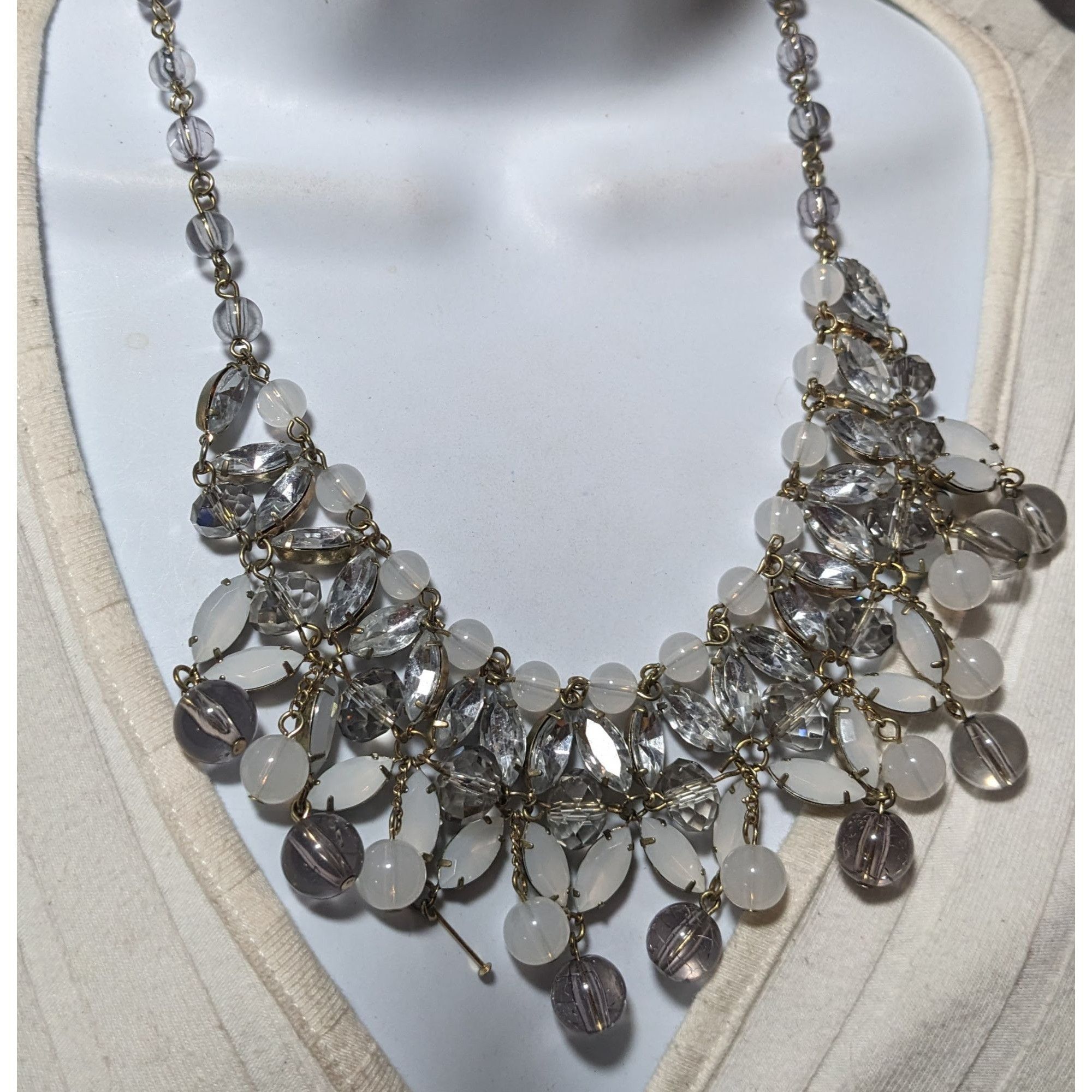 Other Elegant White And Silver Beaded Gem Bib Necklace Size ONE SIZE - 7 Thumbnail