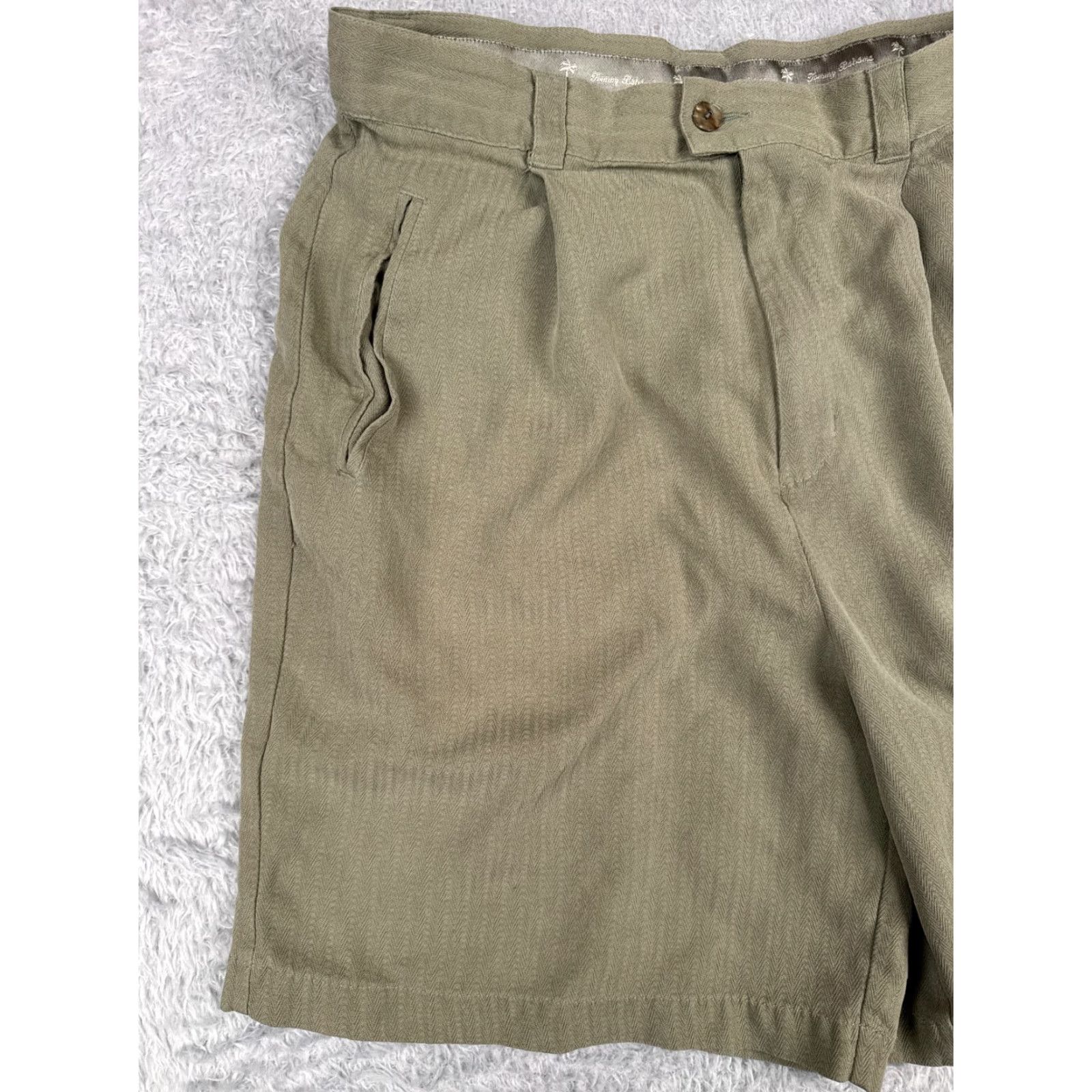 Tommy Bahama VINTAGE Tommy Bahama Womens Shorts Bermuda Casual Activewear Travel Green 100% Silk Herringbone Size 10 29x7 Size 32" / US 10 / IT 46 - 2 Thumbnail