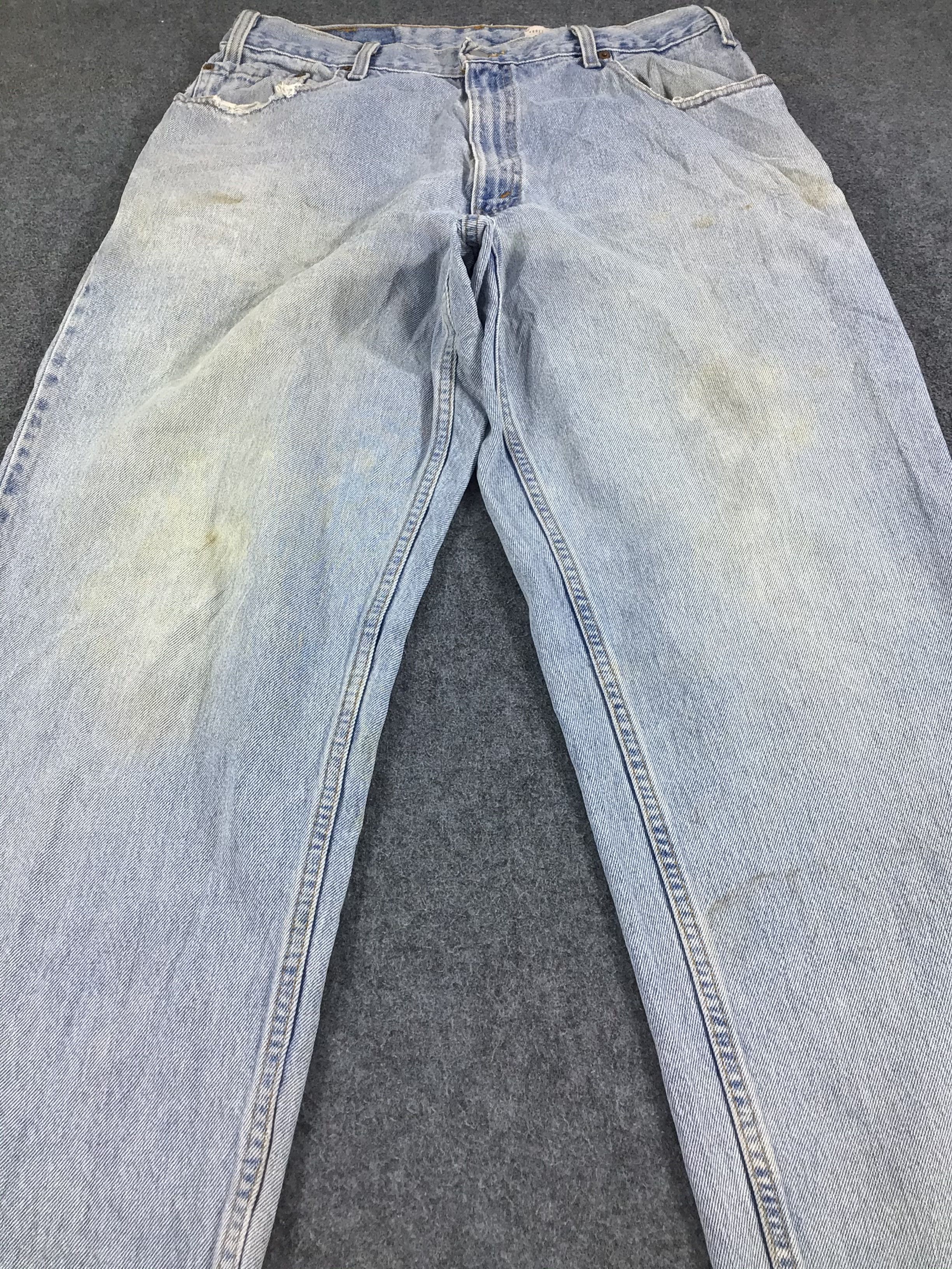 Levi's Vintage Levis 560 Jeans Light Wash Distress KJ267 Size US 34 / EU 50 - 3 Thumbnail