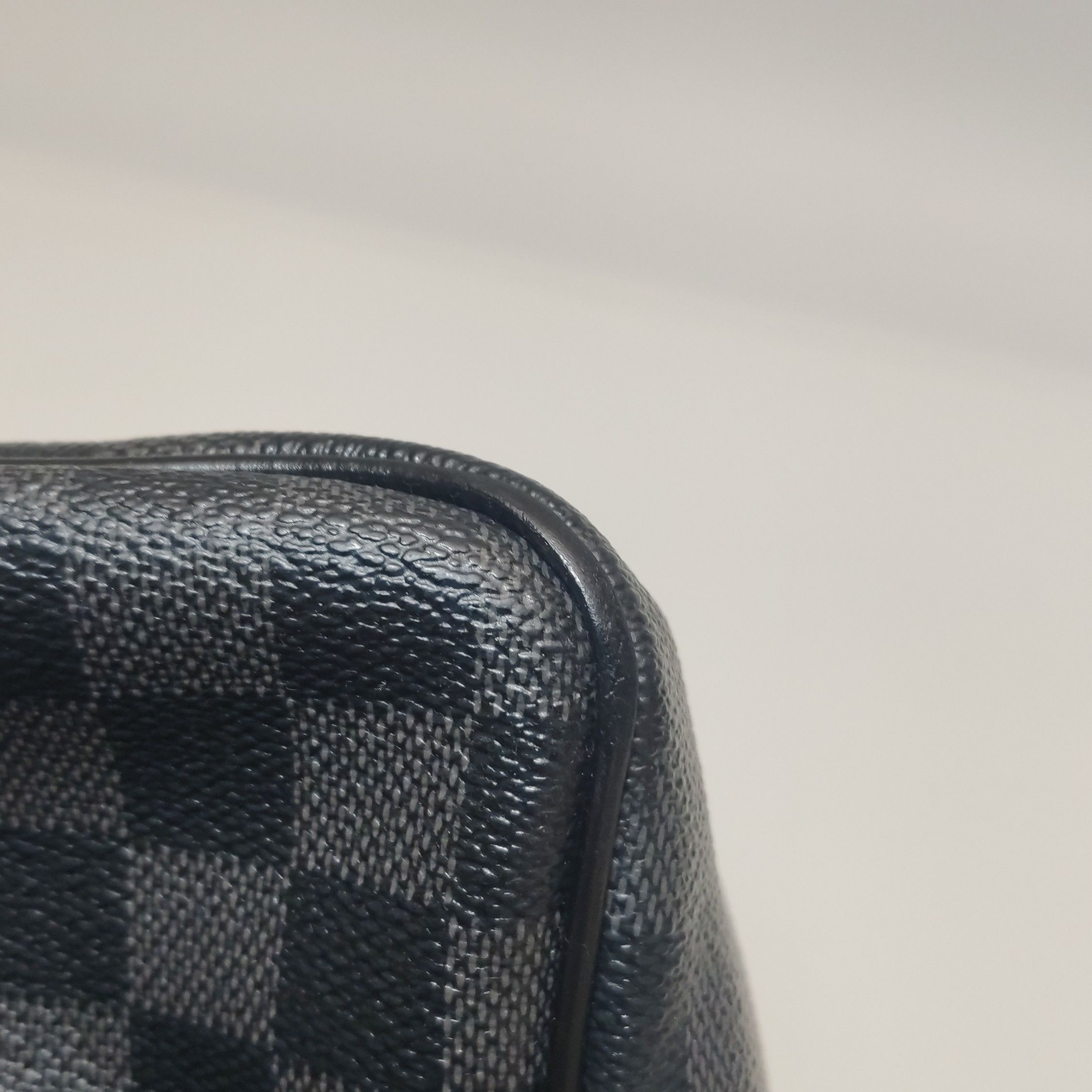 Louis Vuitton Louis Vuitton (LV) District leather checkerboard flap messe Size ONE SIZE - 3 Thumbnail