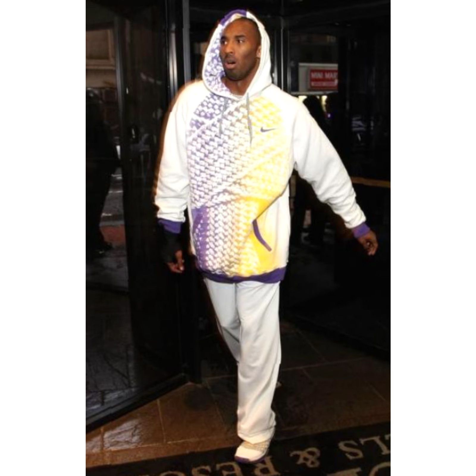Nike VINTAGE Nike Hoodie Mens Medium Oversized Kobe Bryant AOP Sweatshirt Y2K RARE Size US M / EU 48-50 / 2 - 2 Thumbnail