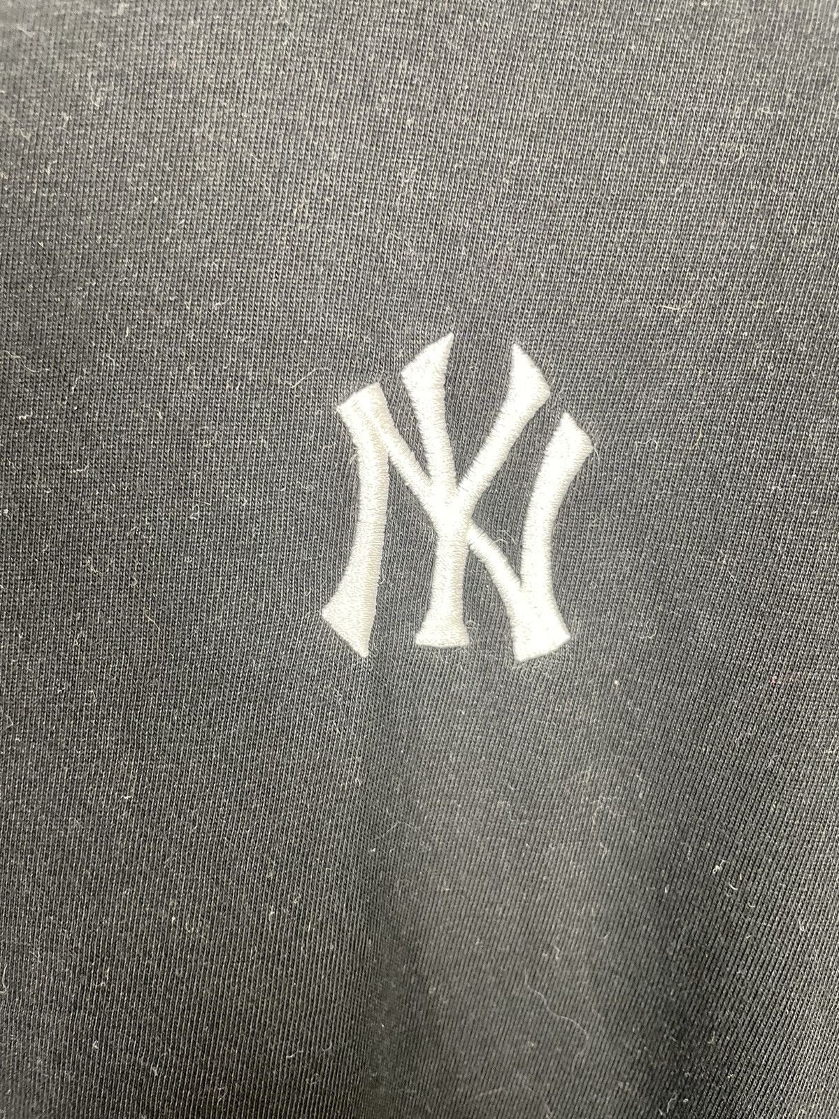MLB × New York Yankees MLB New York Backhit Tshirt Size US M / EU 48-50 / 2 - 9 Thumbnail