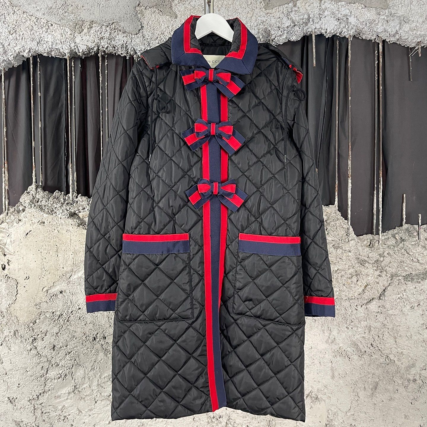 Gucci Gucci Bow Quilted Coat Size 38 Size XS / US 0-2 / IT 36-38 - 1 Thumbnail